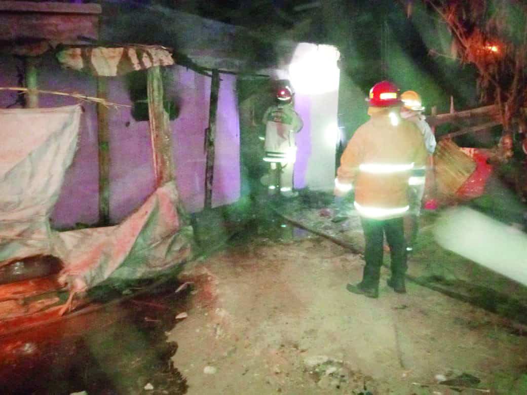 Incendio presuntamente intencional afecta a vivienda en Villa de Esperanzas