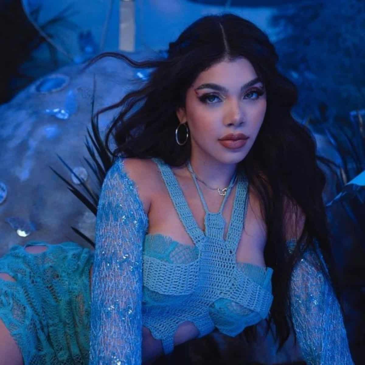 Kenia Os impulsa el "D&iacute;a Kenini" en octubre con un gesto de amor azul