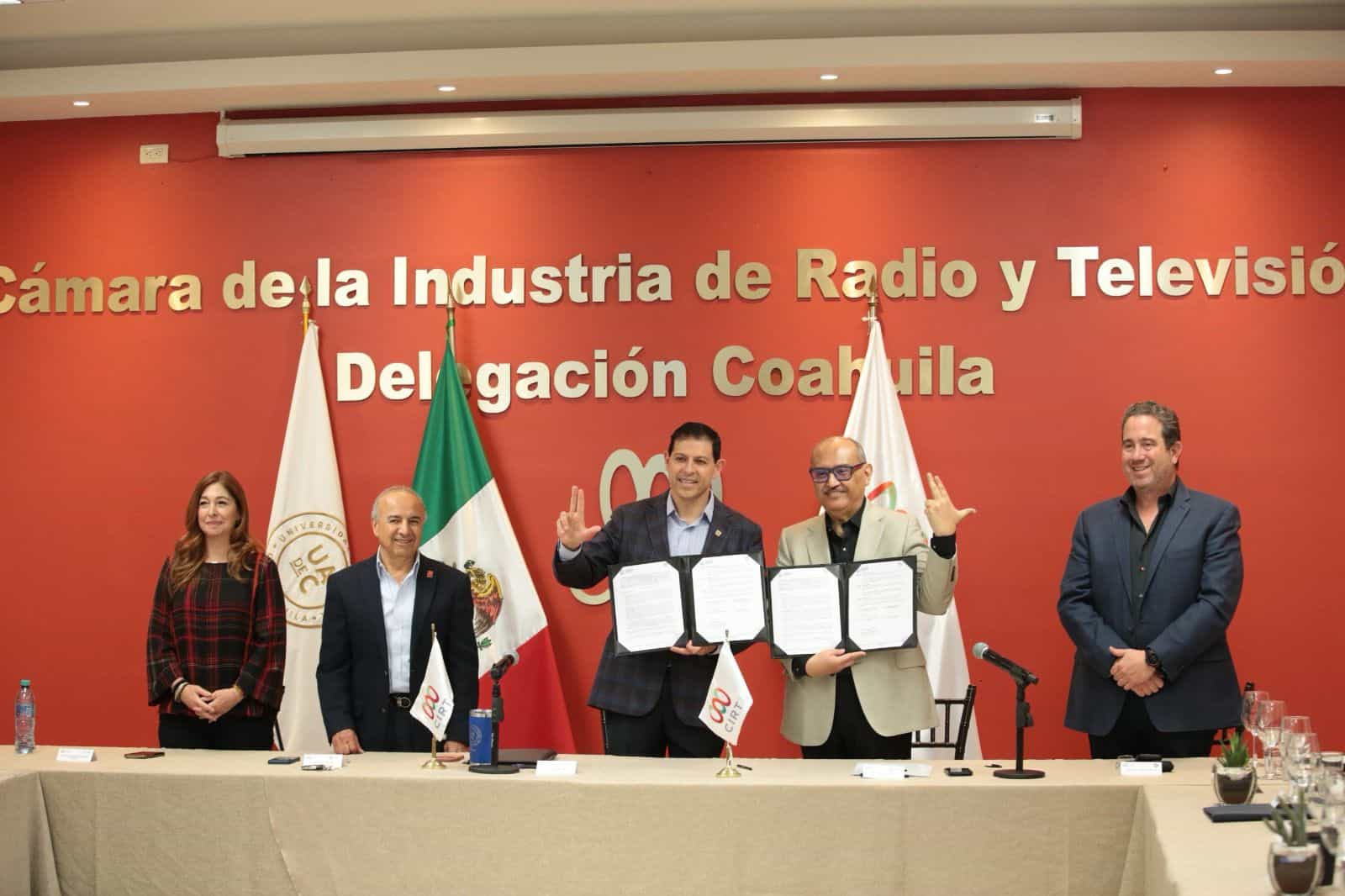 CIRT y UA de C firman convenio para pr&aacute;cticas profesionales en Coahuila