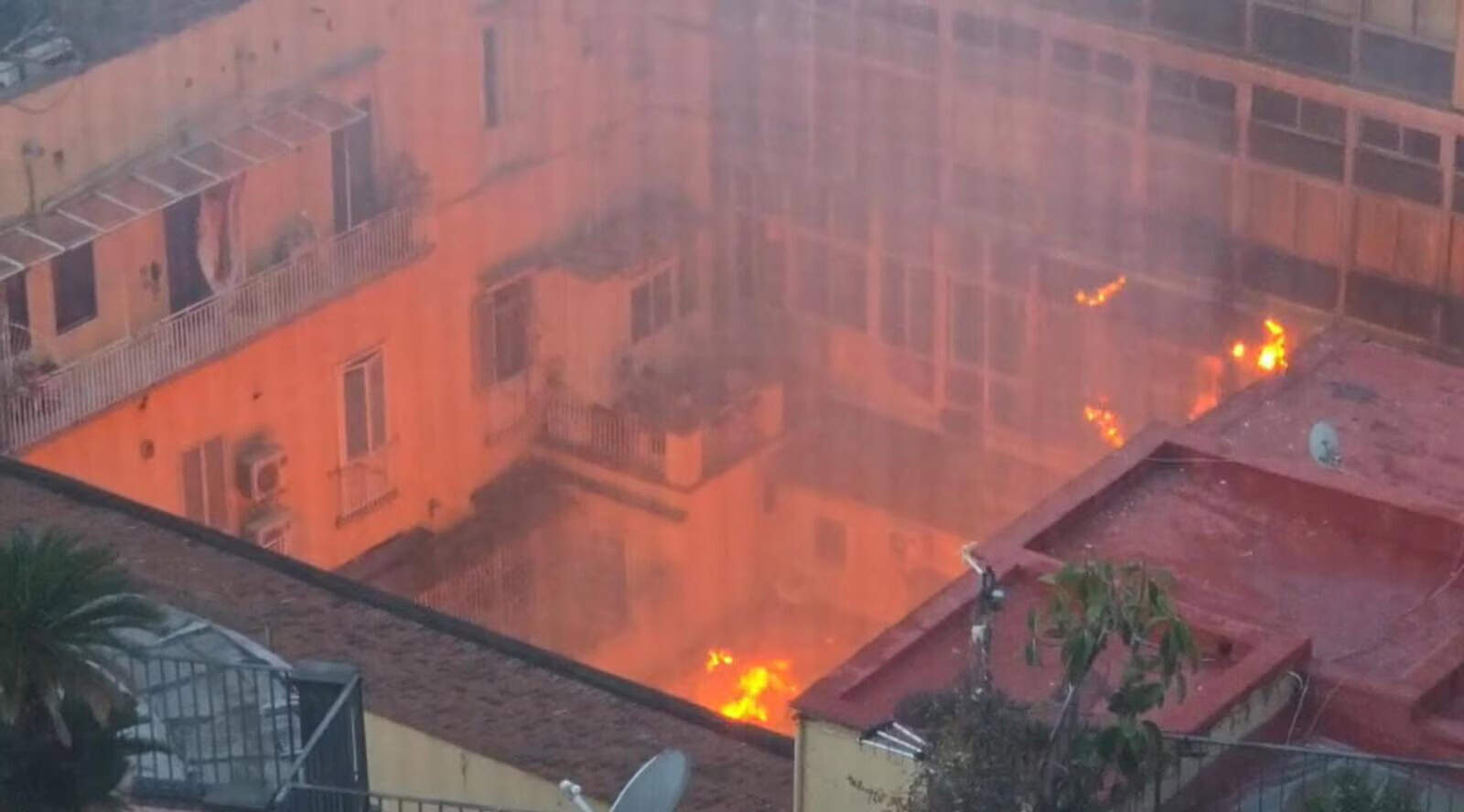 Incendio causa da&ntilde;os severos en Teatro Sannazaro de Napoli