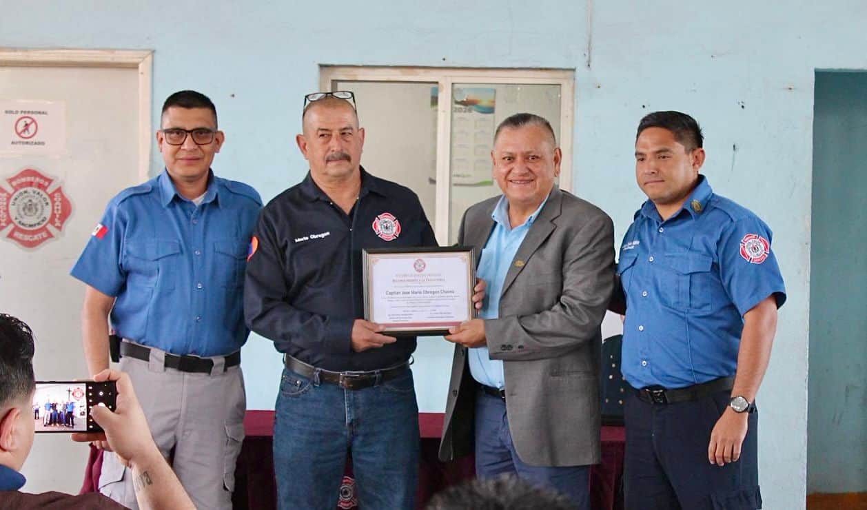 Monclova rinde homenaje a Jos&eacute; Mario Obreg&oacute;n, bombero con 26 a&ntilde;os de servicio