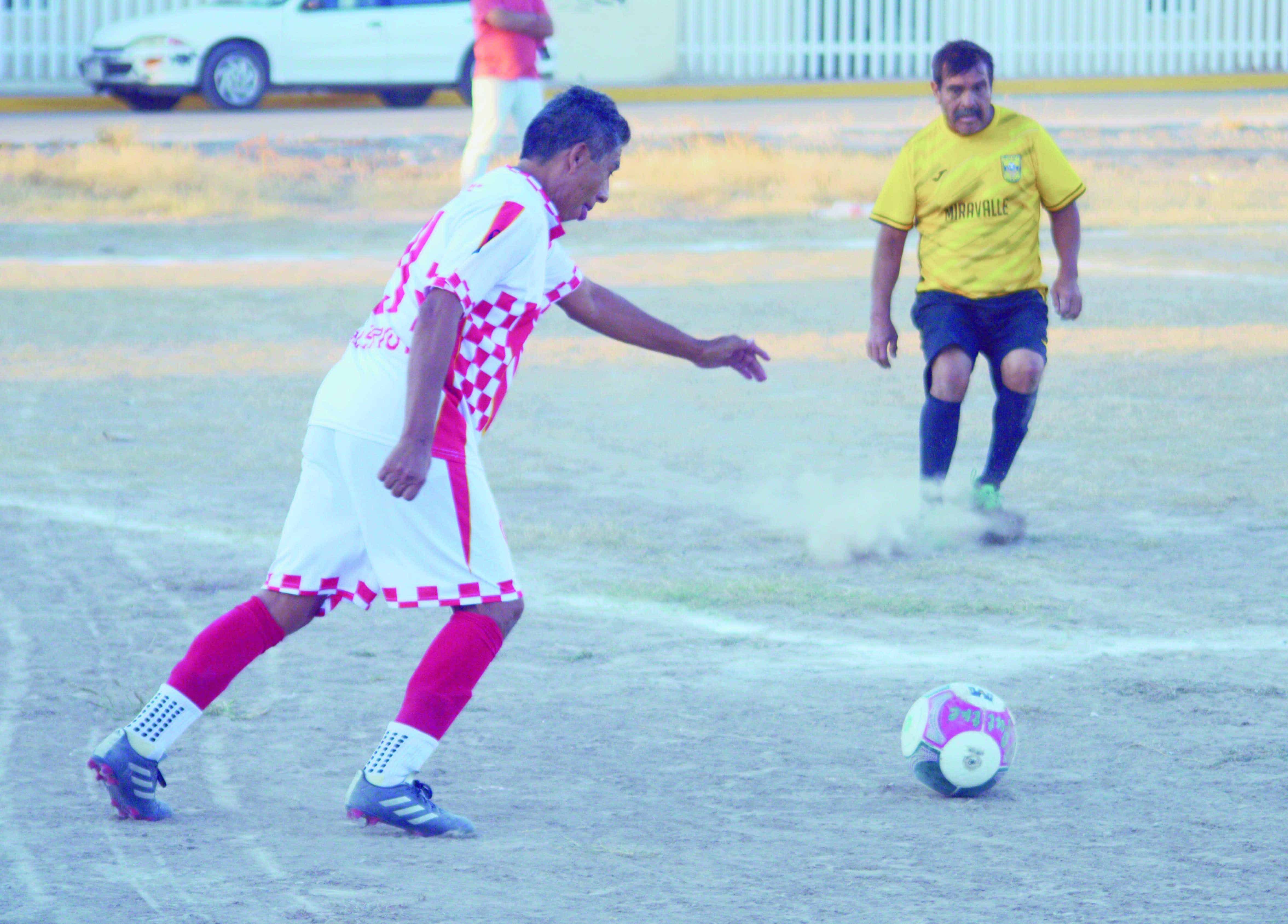Liga de F&uacute;tbol de Veteranos reanuda actividades en Monclova: 7 partidos hoy