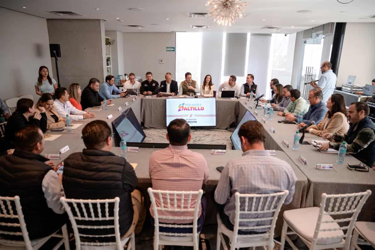 Javier D&iacute;az Gonz&aacute;lez coordina esfuerzos en Saltillo: Reuni&oacute;n de gabinete