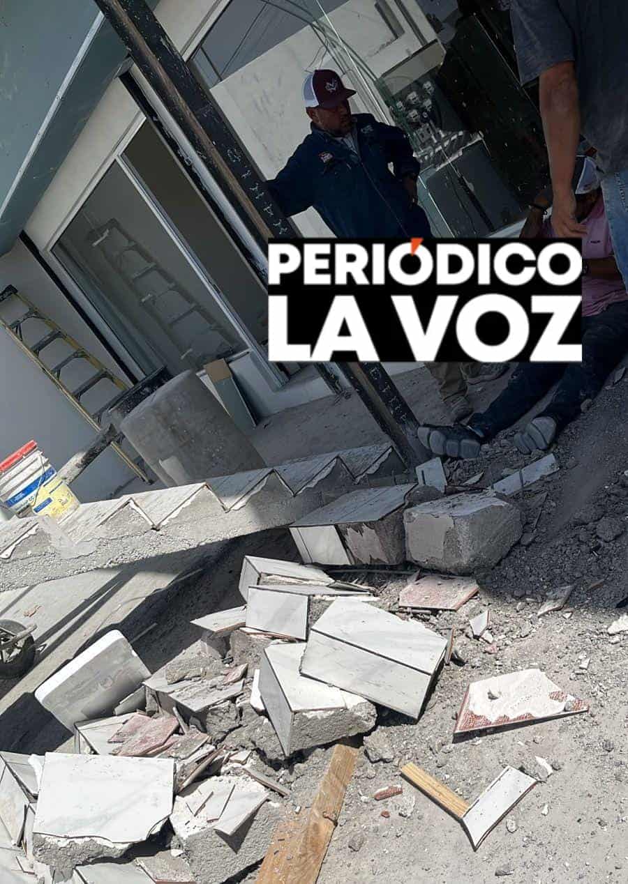 Lesionado alba&ntilde;il en Monclova durante demolici&oacute;n de escalera