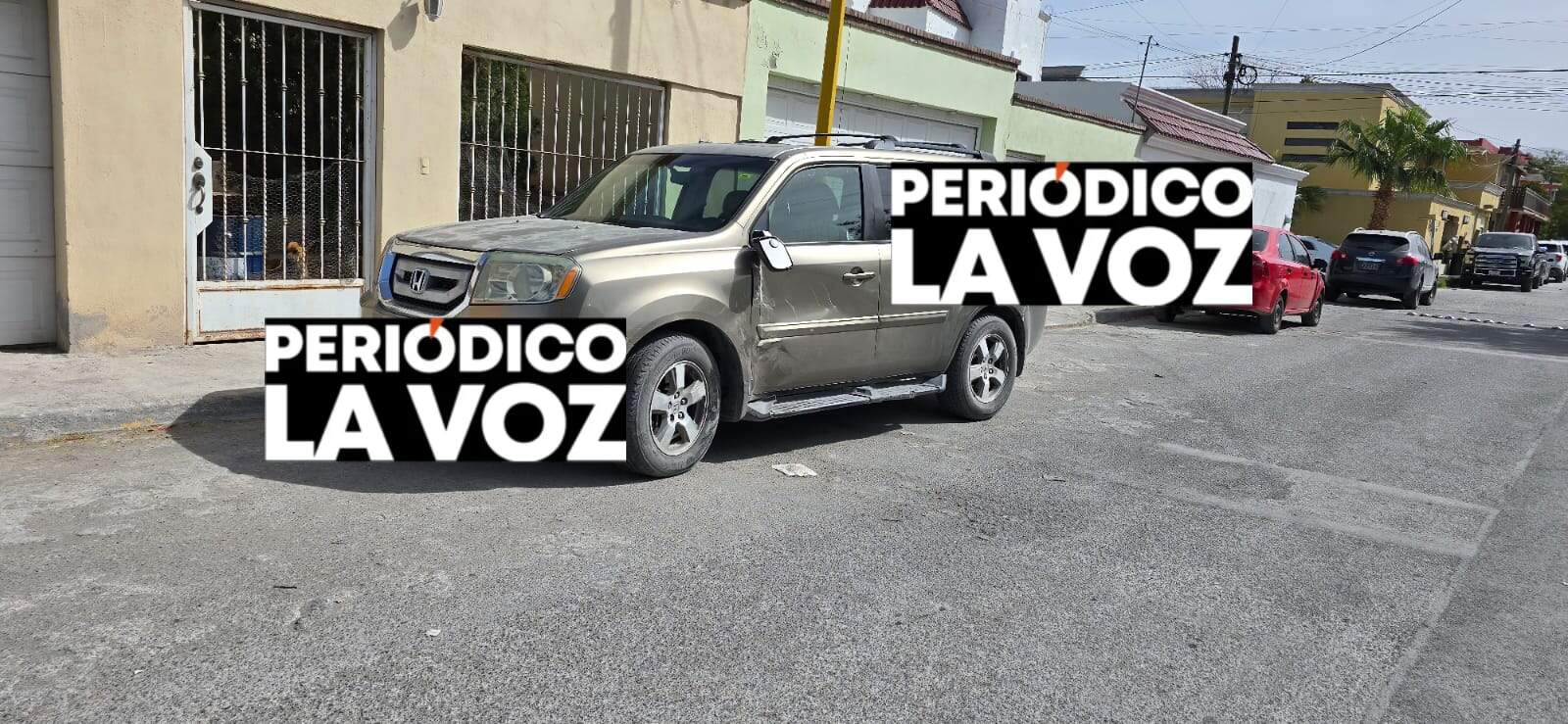 Trepa camioneta de SIMAS al camell&oacute;n