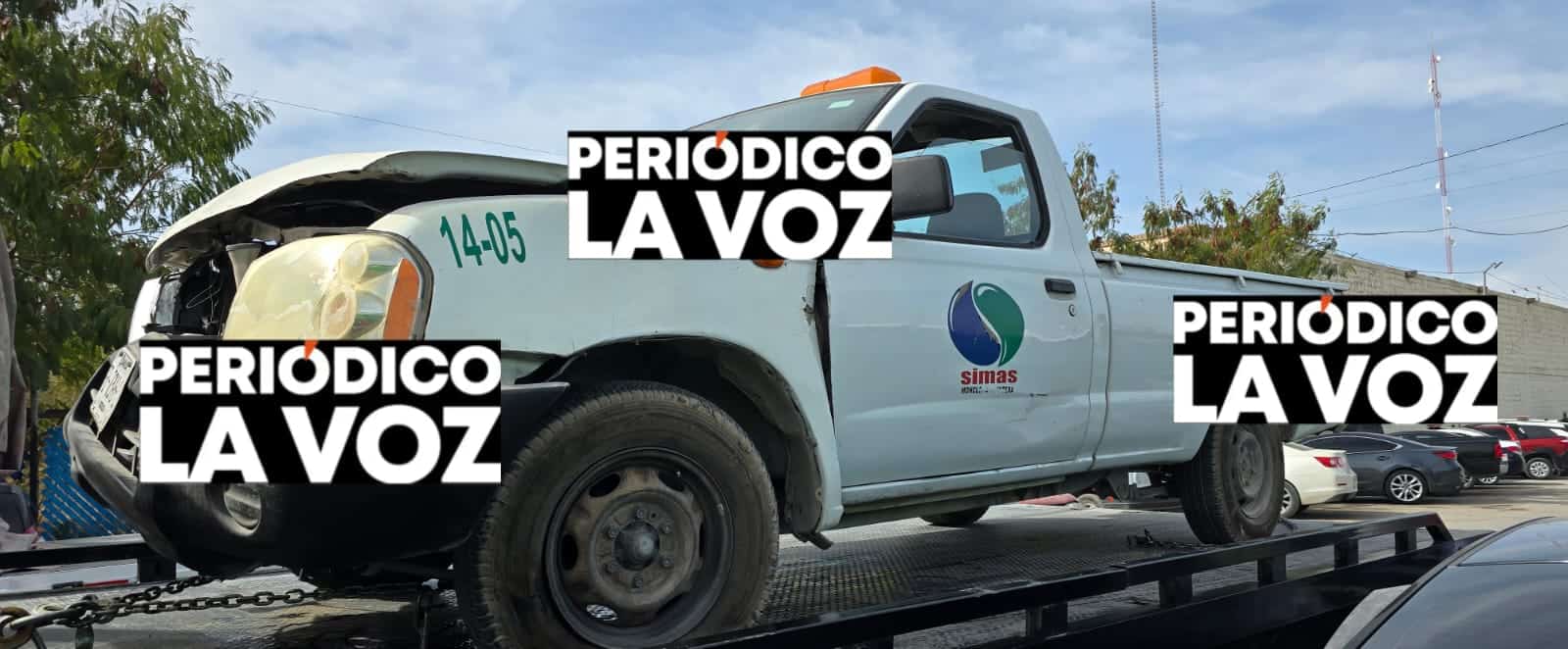 Trepa camioneta de SIMAS al camell&oacute;n