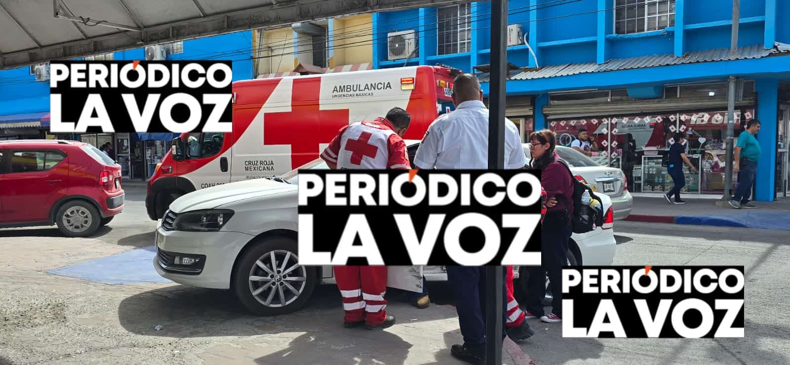 Se vuela el rojo  y le pega a auto