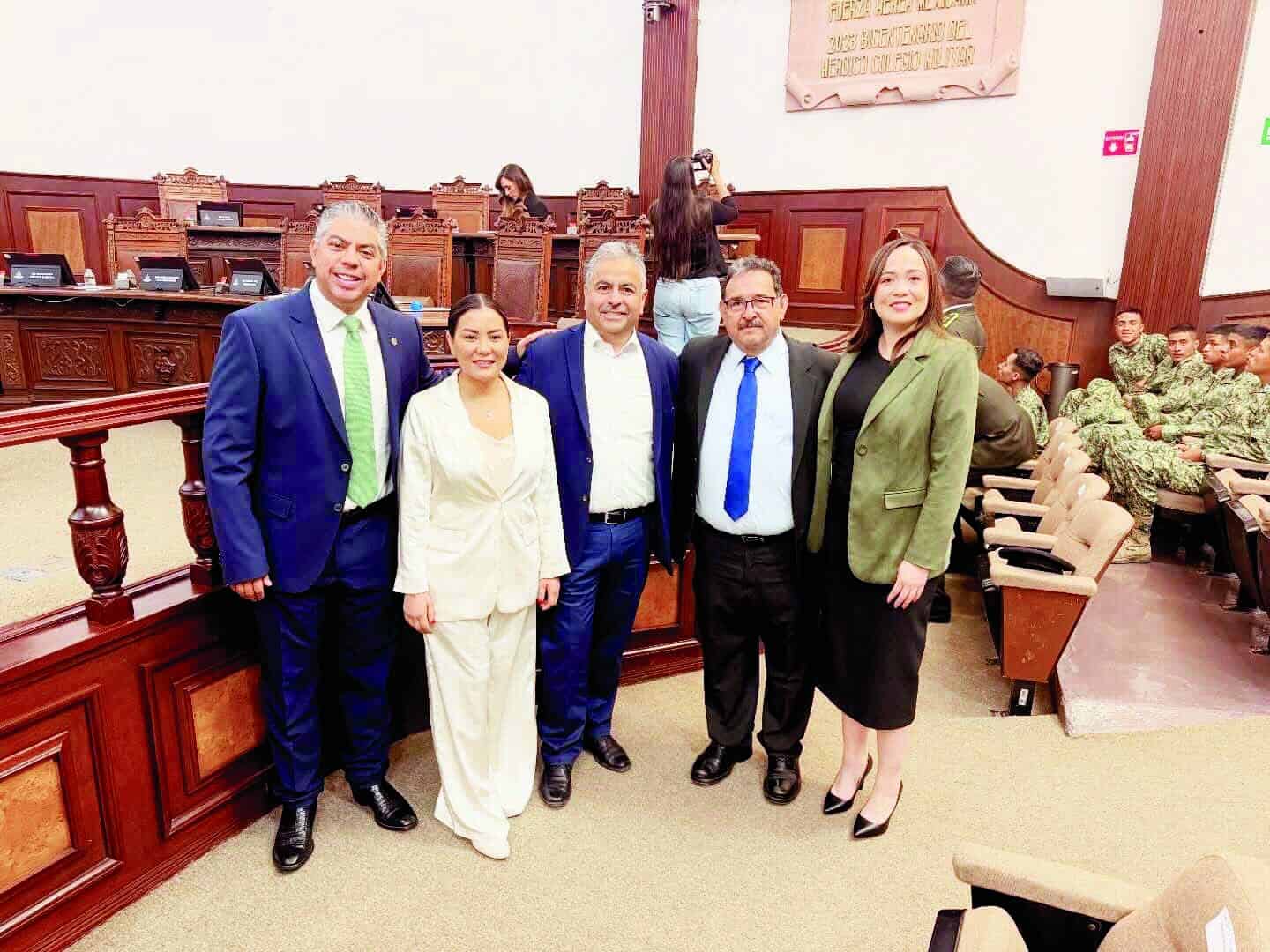 Cuatro Ci&eacute;negas celebra el D&iacute;a del Ej&eacute;rcito Mexicano con V&iacute;ctor Leija