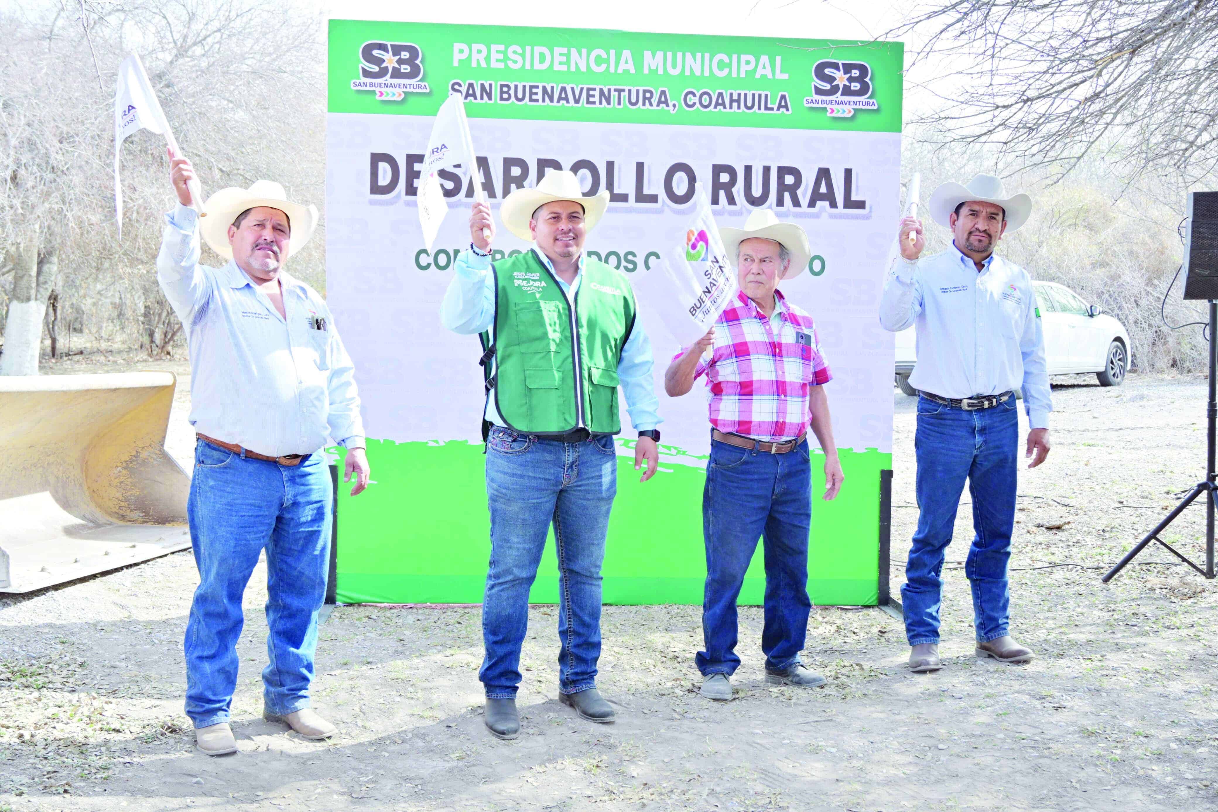 Jesús Javier Flores arranca limpieza de canal de riego en San Buenaventura