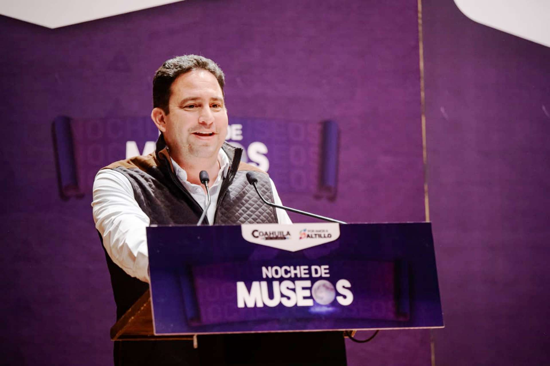 Alcalde Javier D&iacute;az Gonz&aacute;lez y saltillenses disfrutan de Noche de Museos en Museo de las Aves