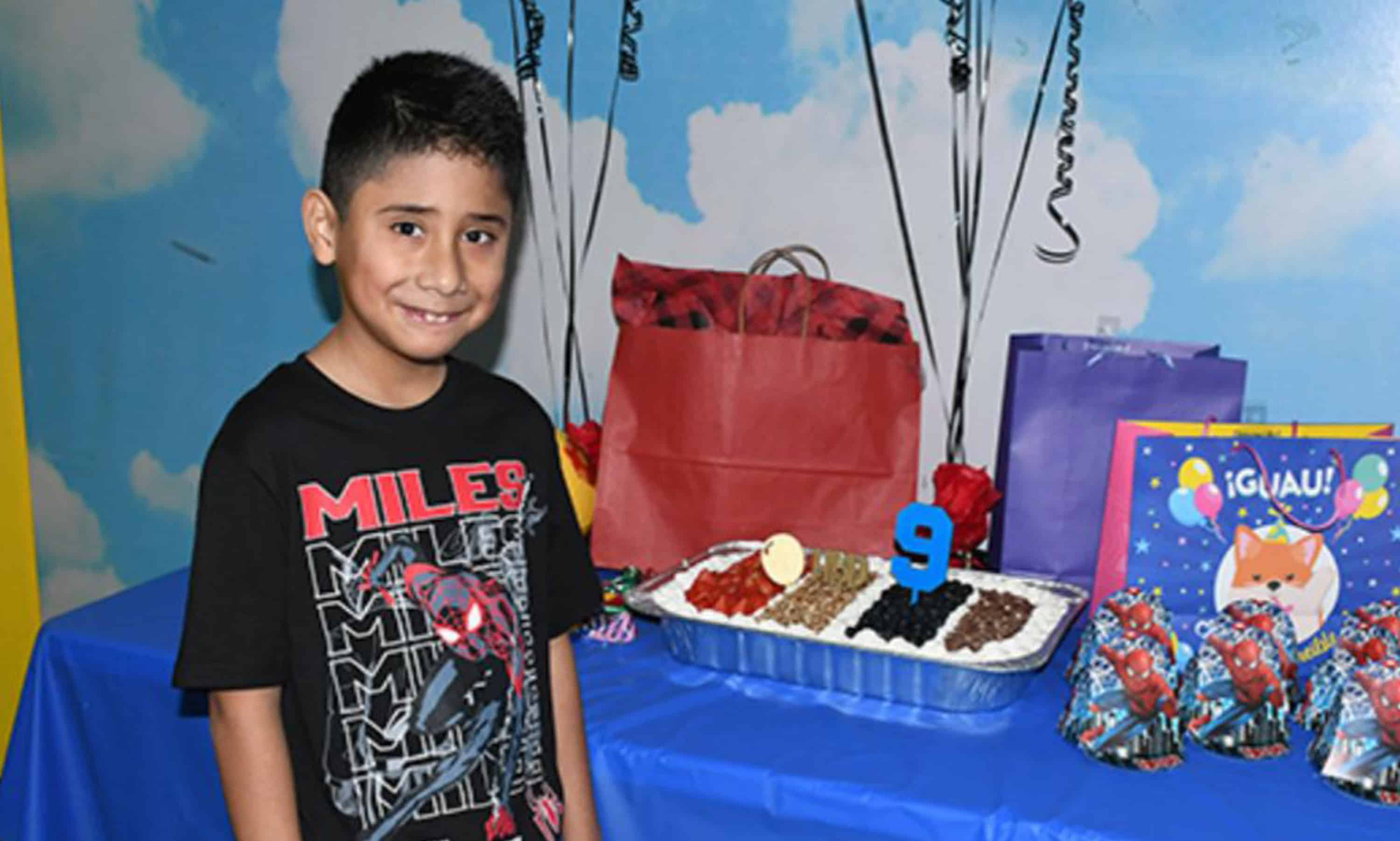 &iexcl;Al estilo ar&aacute;cnido! C&eacute;sar Rub&eacute;n celebra sus 9 a&ntilde;os con fiesta de superh&eacute;roe