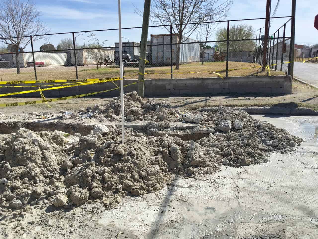 Vecinos de Nava denuncian colapso constante del alcantarillado en calle Primavera