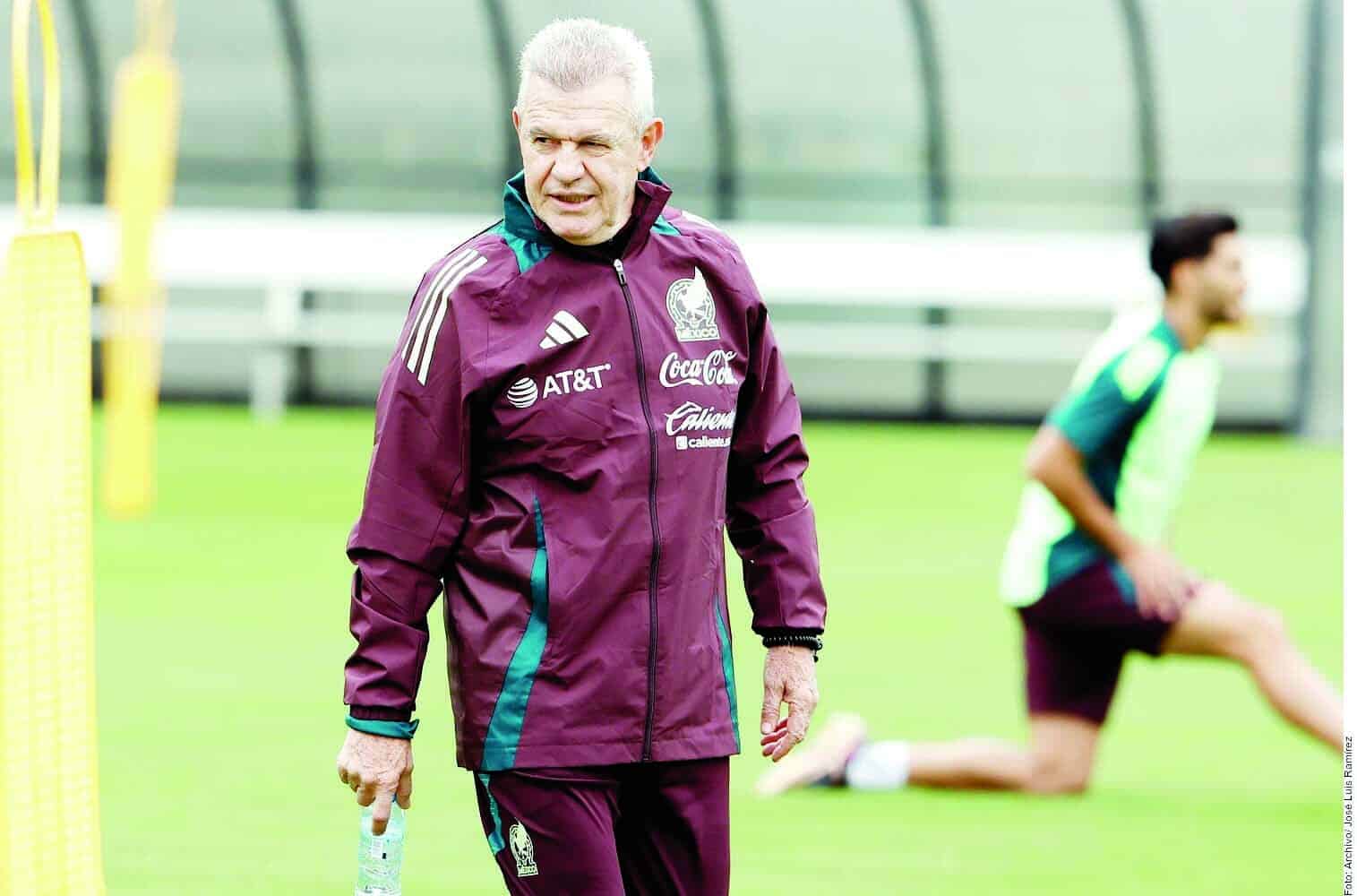 Javier Aguirre observa a Vargas y Fidalgo para la selecci&oacute;n