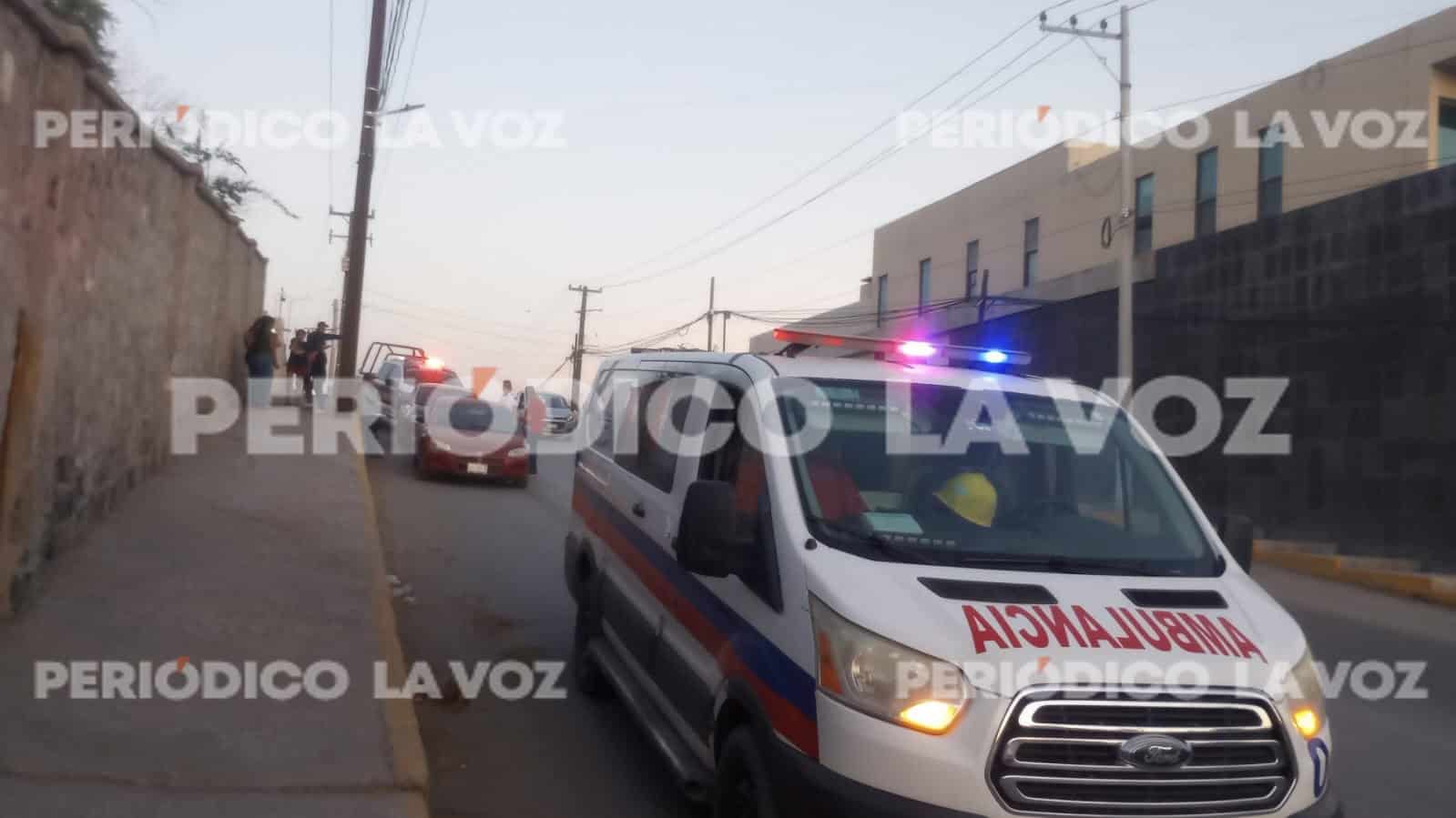 Dodge Stratus y Nissan Versa chocan en Monclova: da&ntilde;os materiales