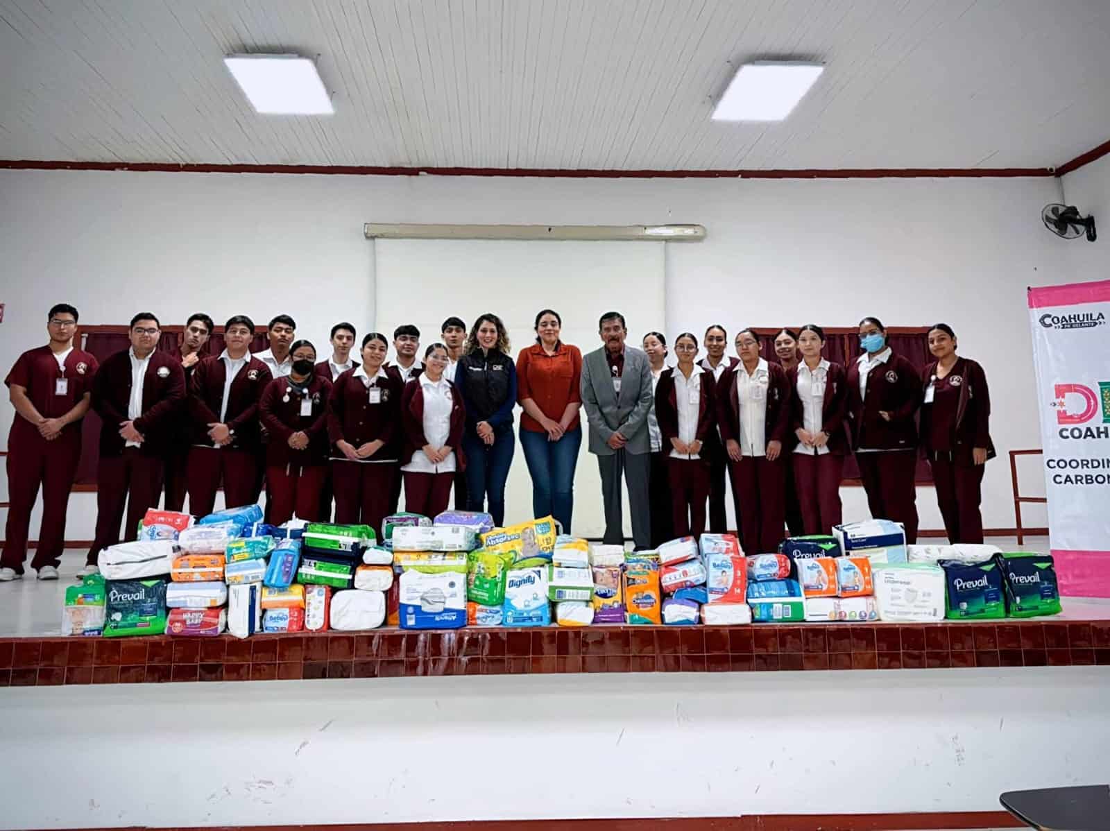 Estudiantes de Enfermer&iacute;a donan pa&ntilde;ales en el Pa&ntilde;at&oacute;n 2026: Villa de Agujita