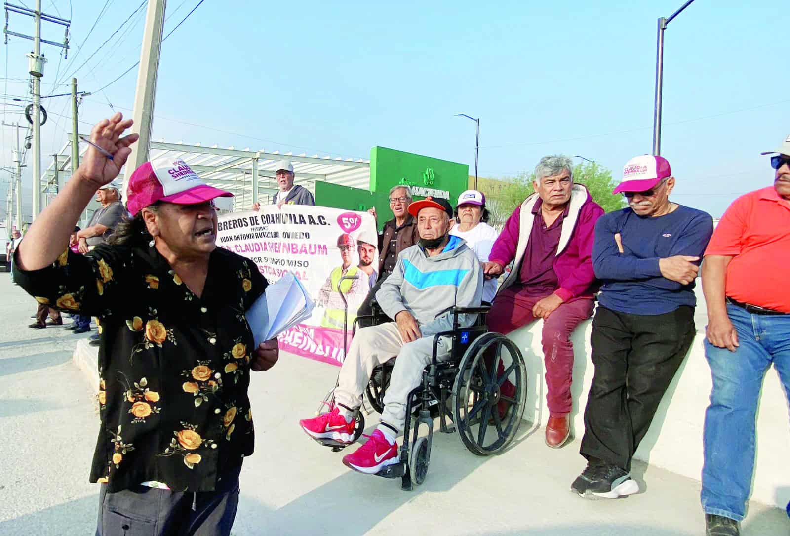 Claudia Sheinbaum escucha demandas de ciudadanos en Colinas de Santiago