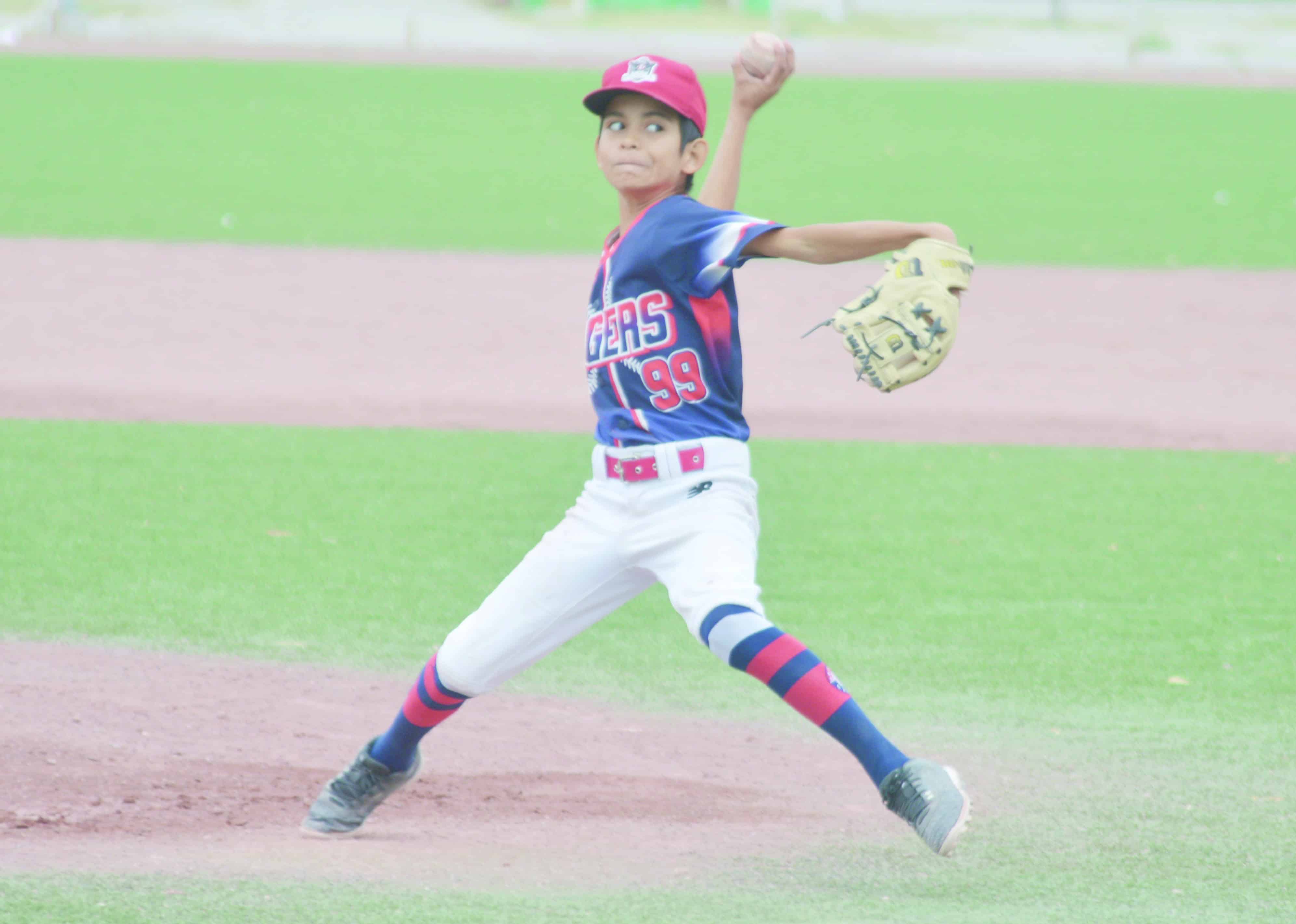 Rangers blanquean 18-0 a Diablos en Monclova: H&eacute;ctor Madrid brilla
