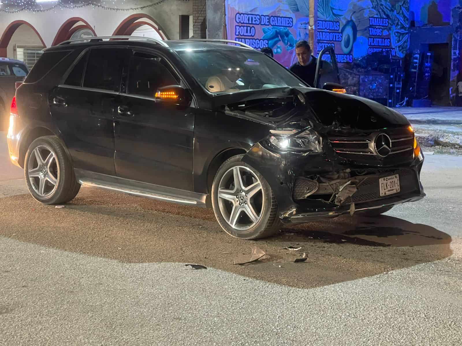 Lesionada en choque m&uacute;ltiple de camionetas en Sabinas