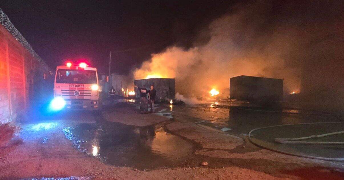 Incendio en bodega genera alarma en Ramos Arizpe