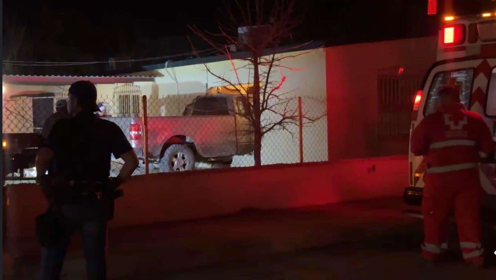 Se impacta conductor contra una vivienda