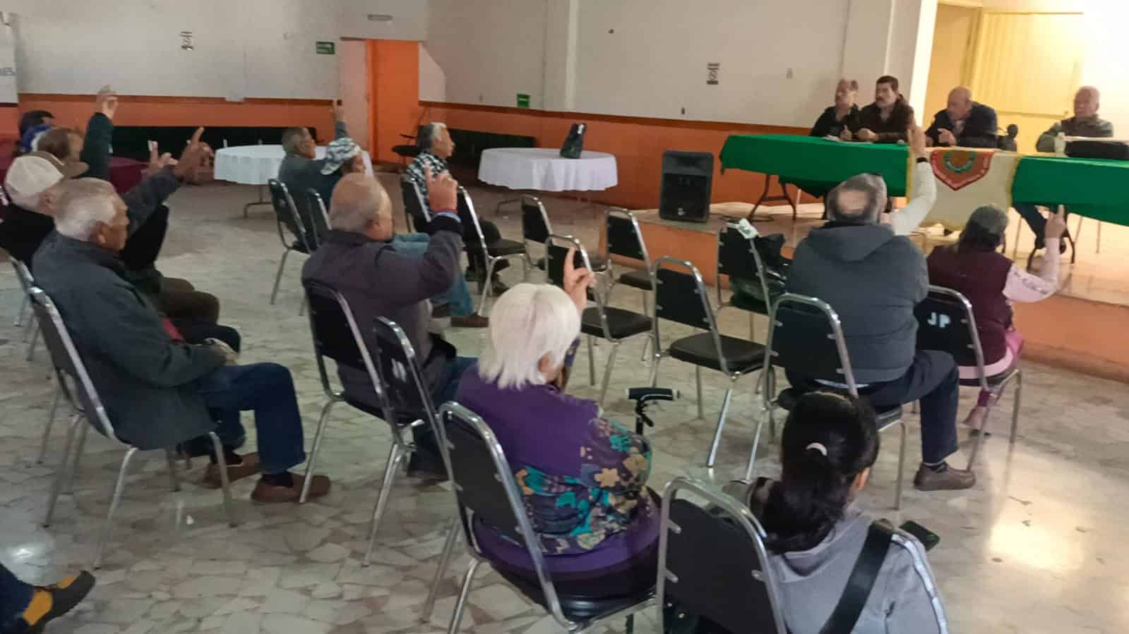 Aplazan pensionados la venta de su recinto