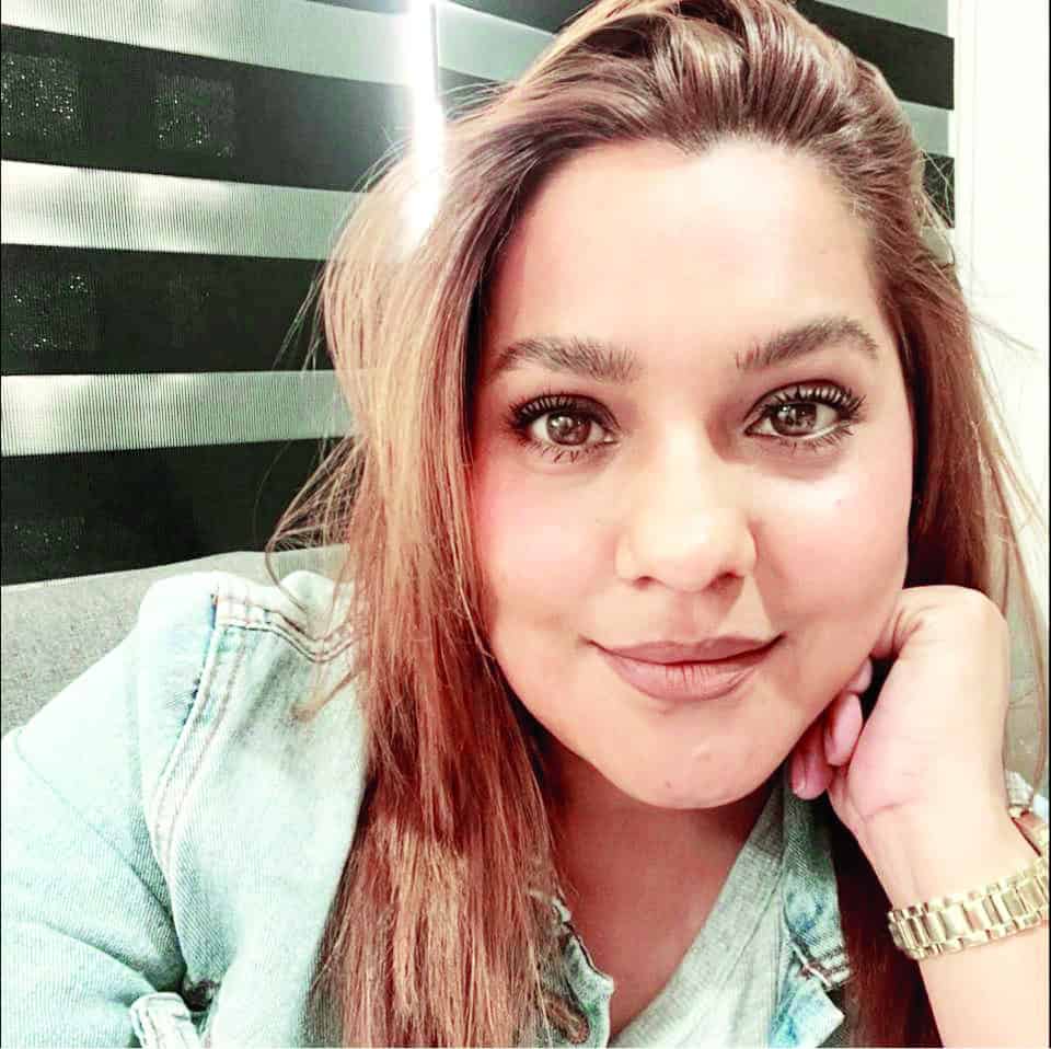 Queda monclovense atrapada en aeropuerto