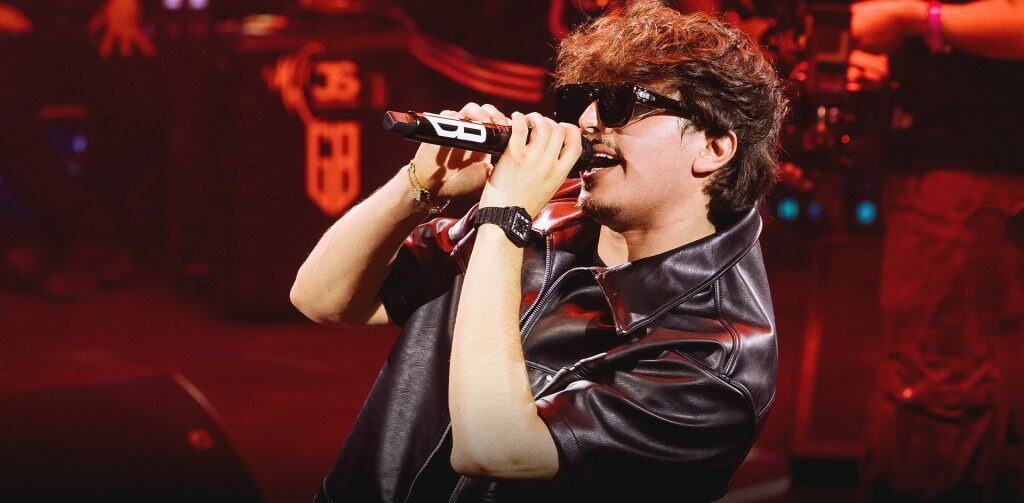 Gabito Ballesteros conquista el Domo Care con su m&uacute;sica