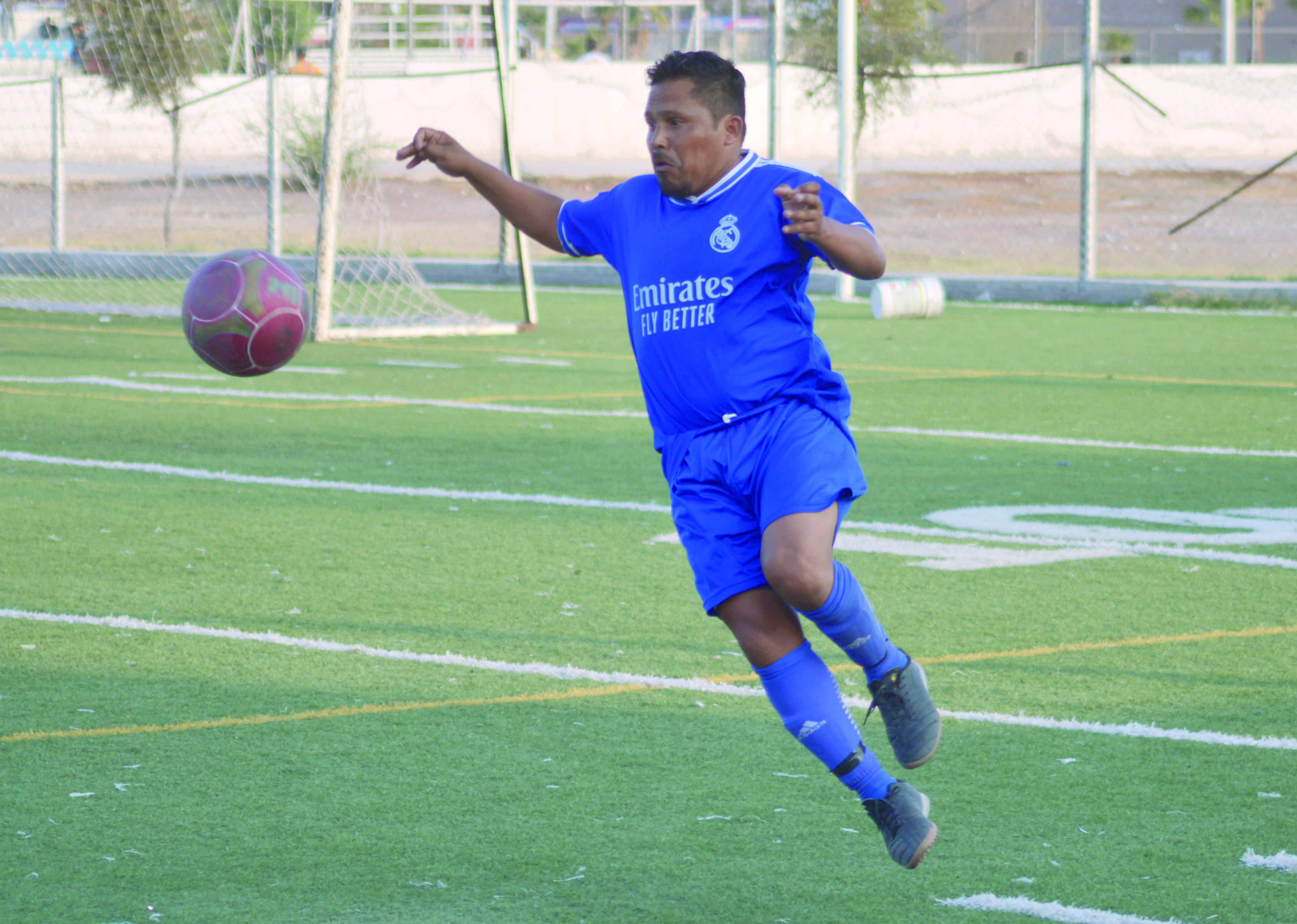 Rub&eacute;n Mart&iacute;nez anota tres goles y lleva a Independencia a la victoria