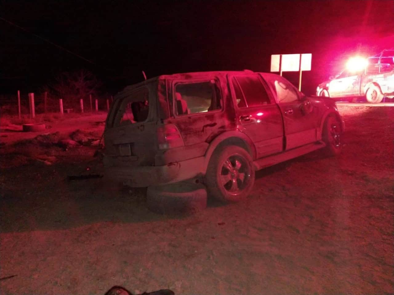 Aparatosa volcadura en la Nava–Villa Uni&oacute;n deja varios lesionados