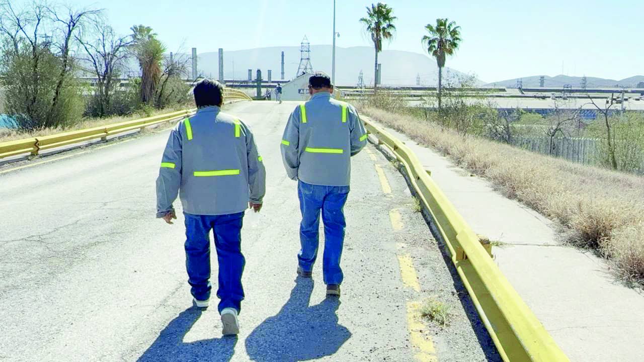 Trabajadores de AHMSA esperan justicia en subasta crucial en Monclova
