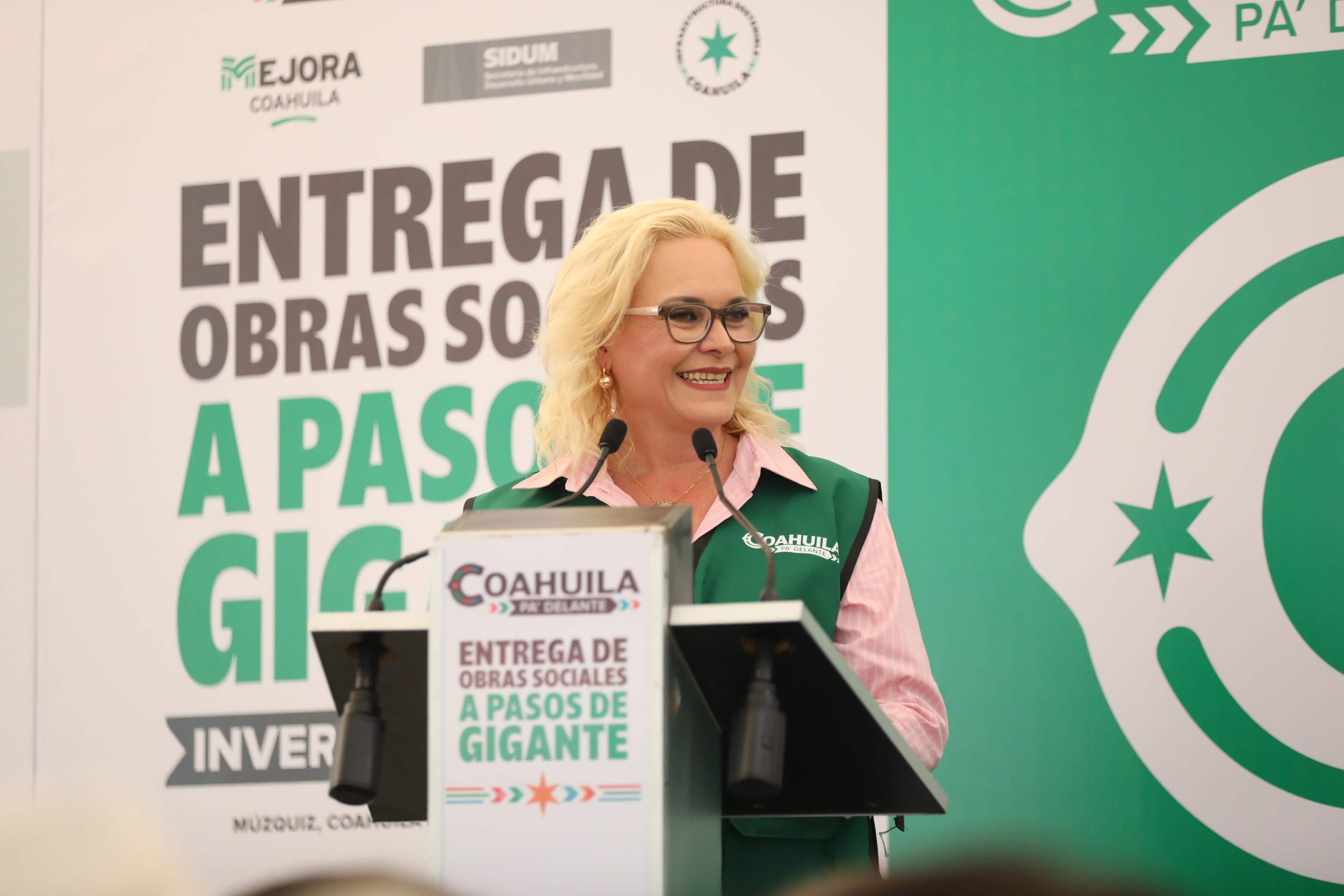 Manolo Jim&eacute;nez entrega obras sociales en M&uacute;zquiz: 60 millones de pesos invertidos