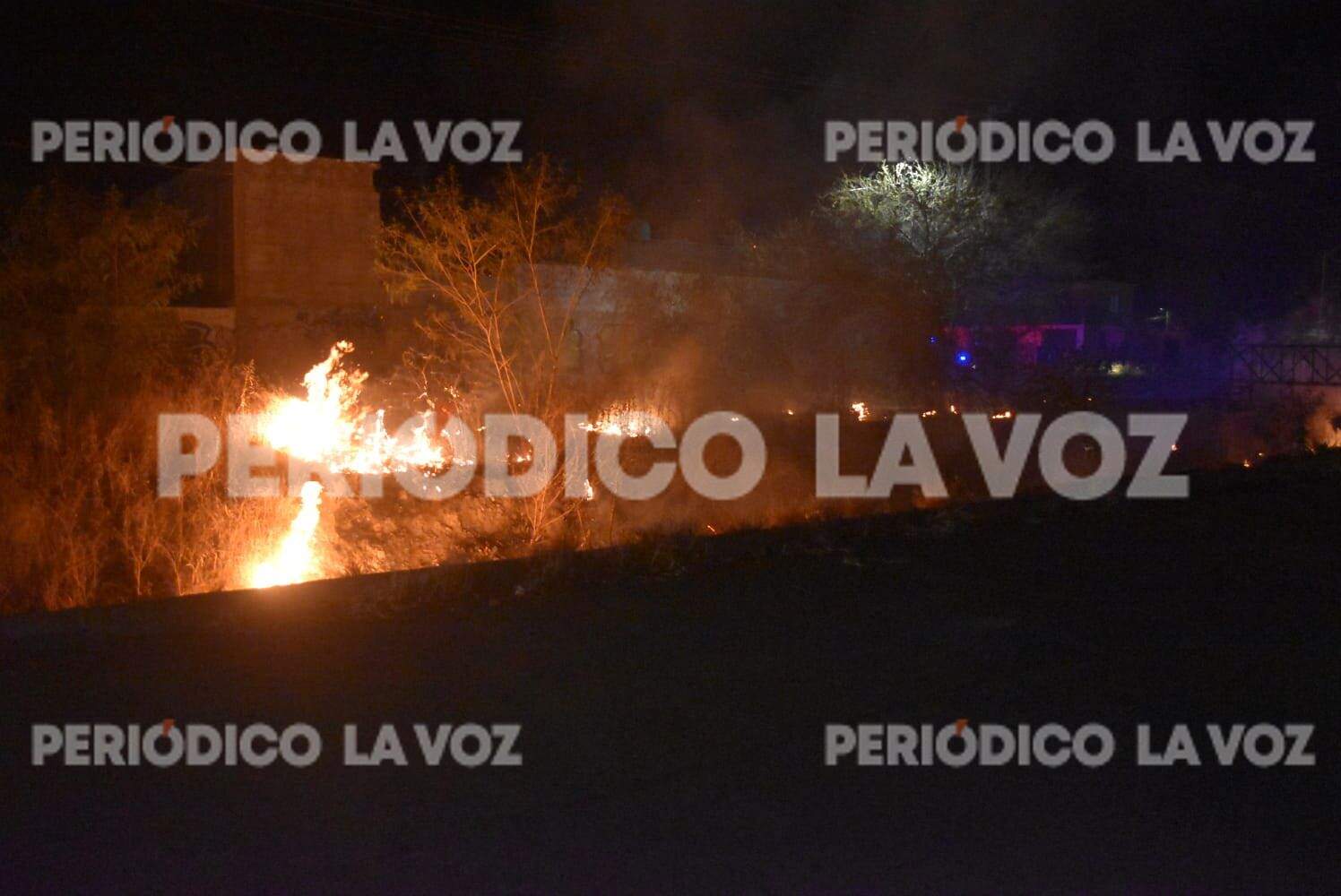 Incendio en arroyo genera alarma entre vecinos