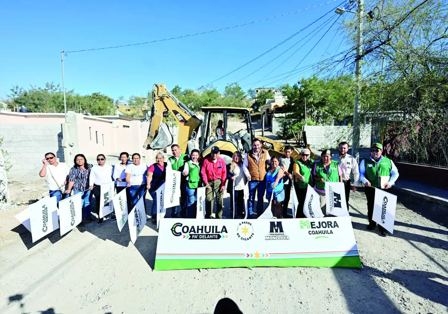 Carlos Villarreal arranca obras de pavimentaci&oacute;n en Monclova