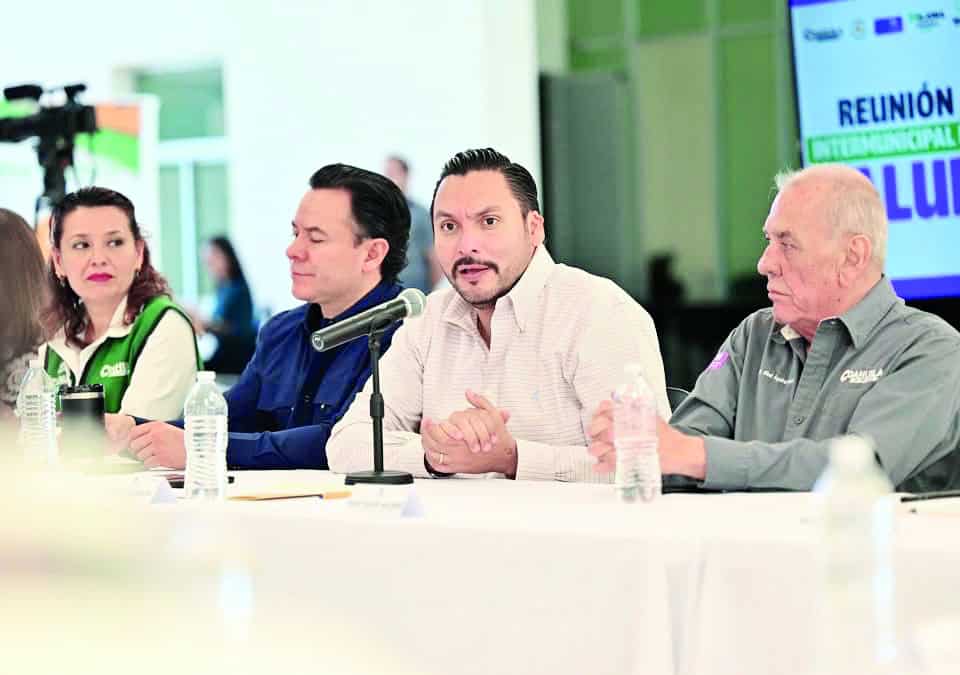 Carlos Villarreal refuerza vacunaci&oacute;n en Monclova: dengue y rickettsia en la mira