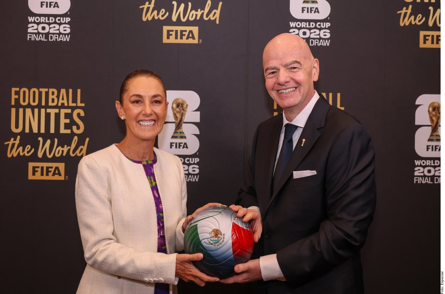 Claudia Sheinbaum asegura que el Mundial se realizar&aacute; en M&eacute;xico: FIFA revisar&aacute; seguridad