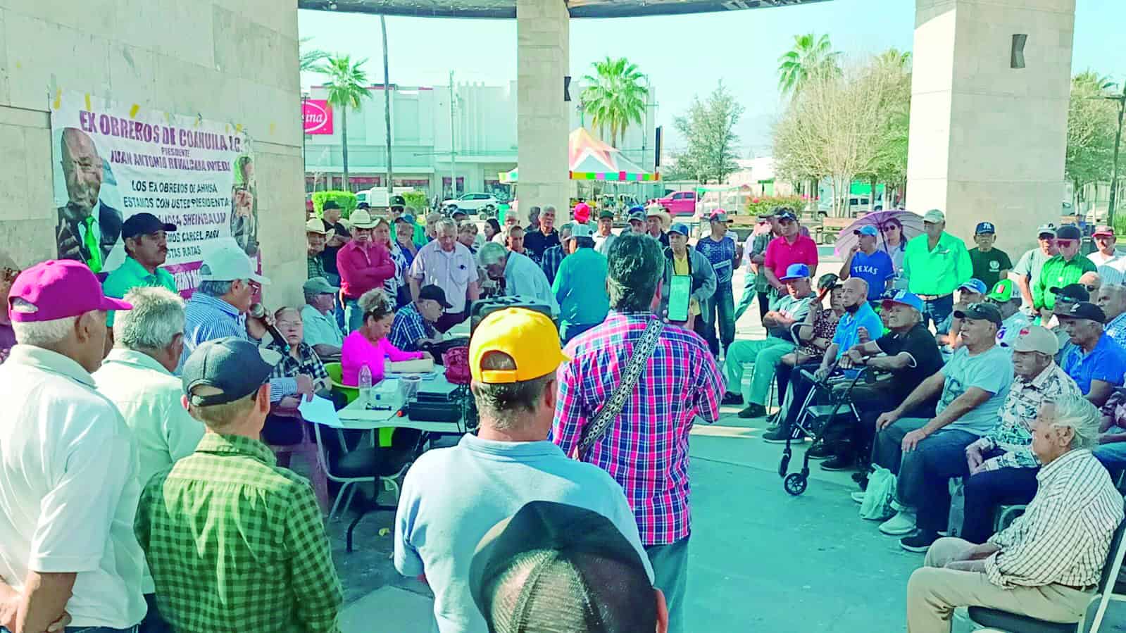 Exobreros de AHMSA en Monclova conf&iacute;an en Claudia Sheinbaum