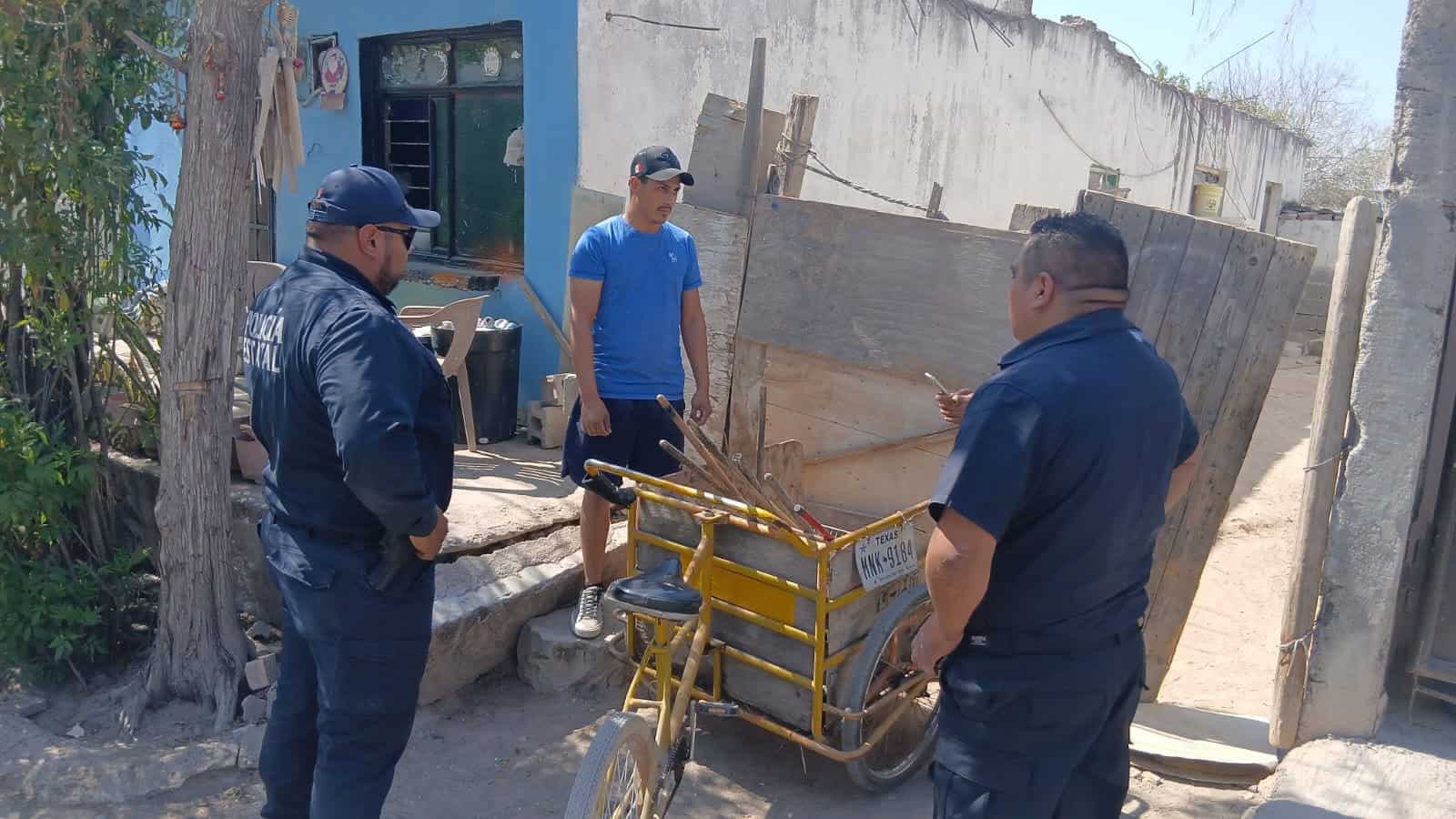 Y le roba celular Agrede a su ex