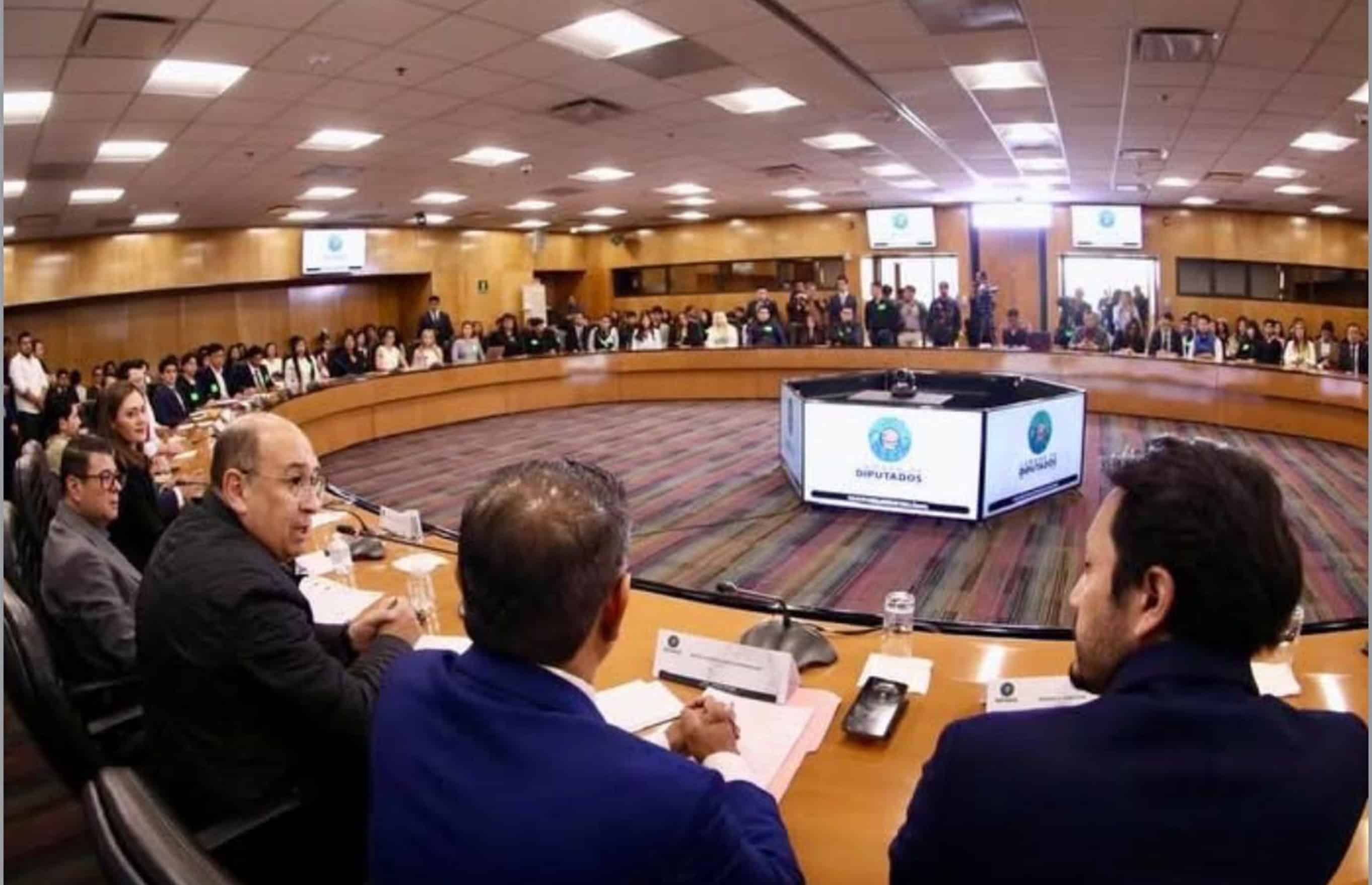 Reforma laboral de 40 horas se ajust&oacute; a mayor&iacute;a legislativa: &Oacute;scar Torres