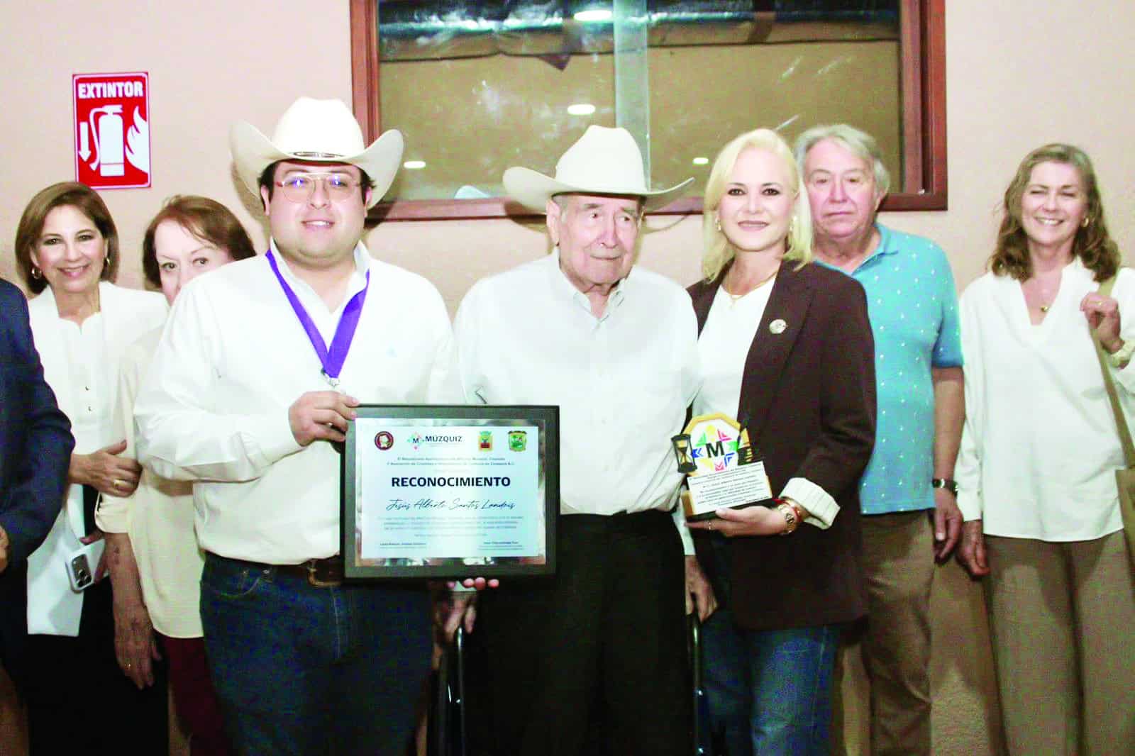 Cronistas de Coahuila celebran a Jes&uacute;s Santos Landois en M&uacute;zquiz