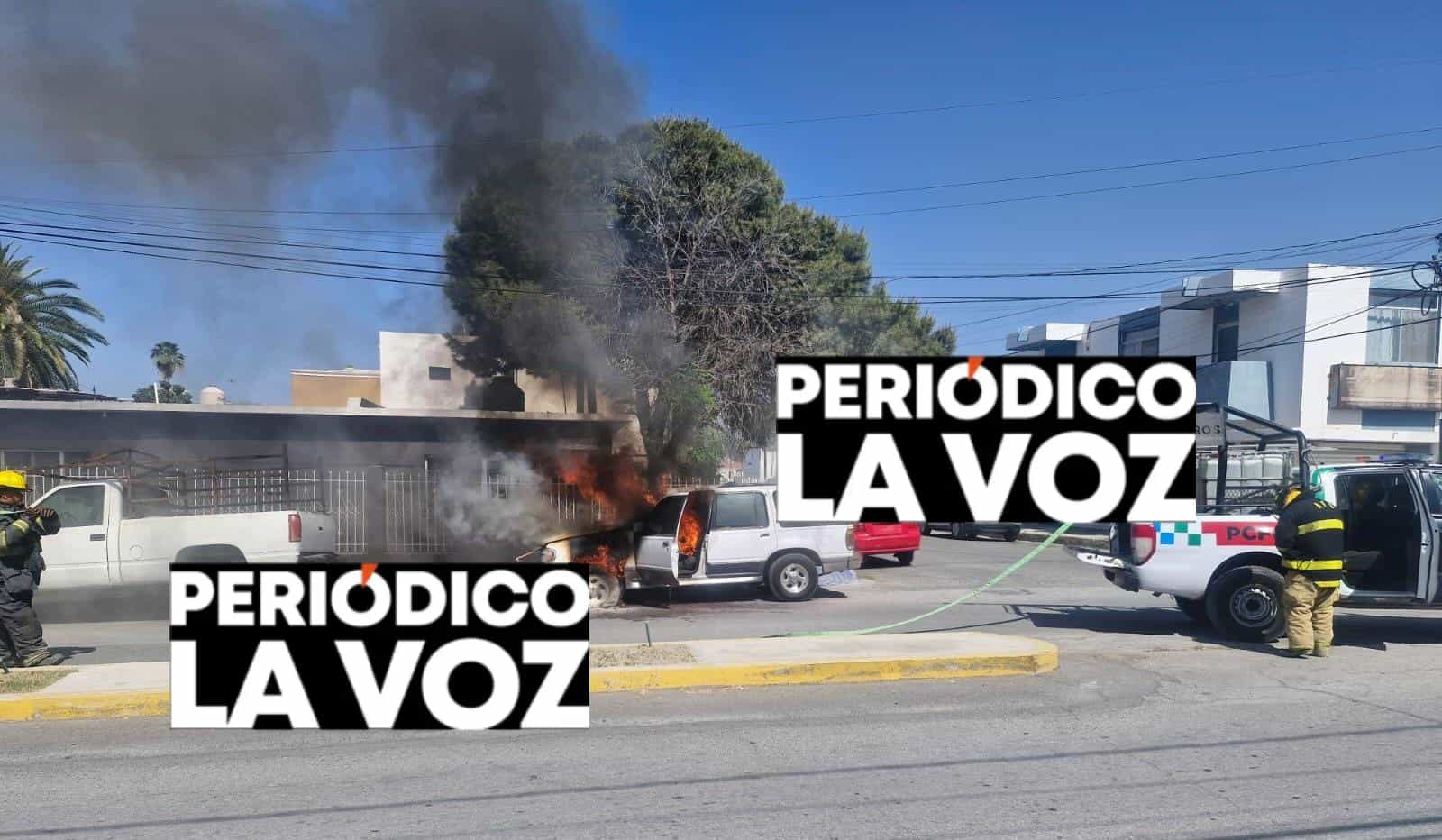 Fuego devora camioneta