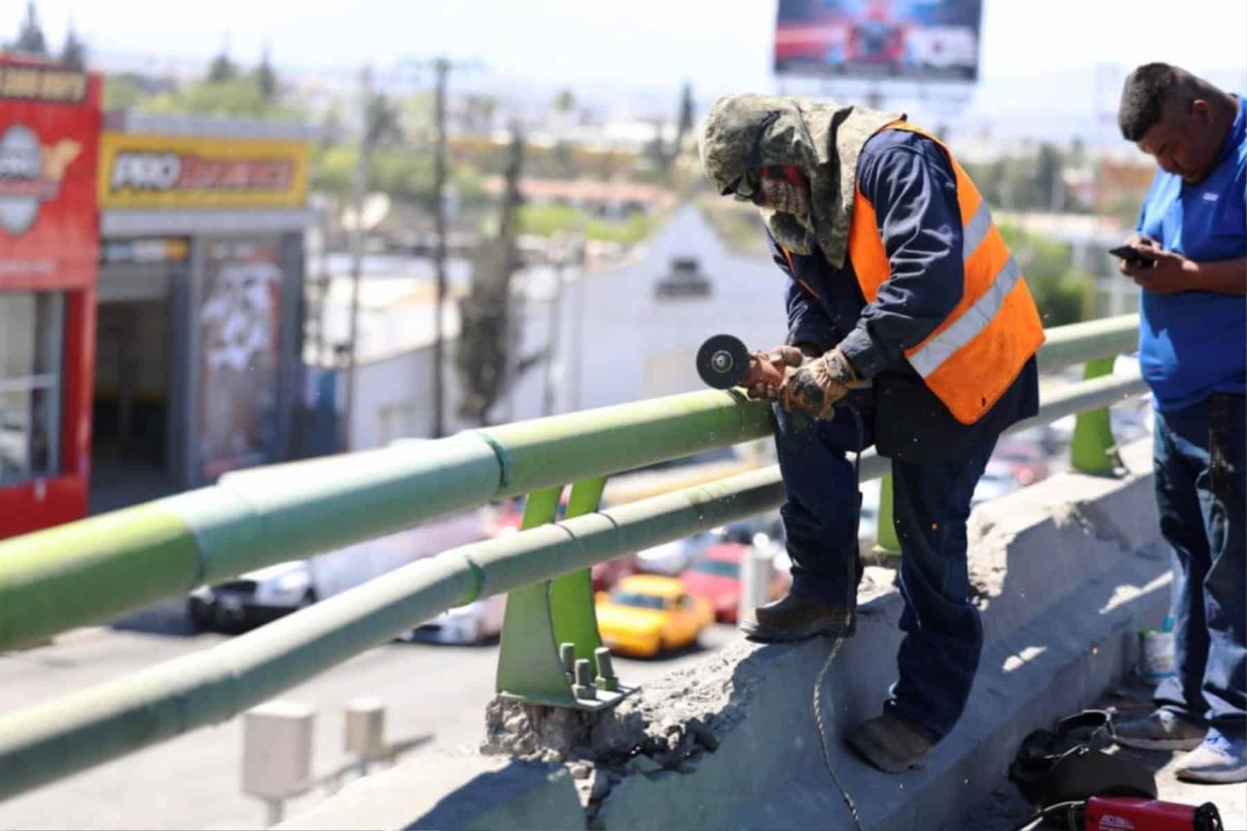 Reparaci&oacute;n de parapetos en puentes de Saltillo para mayor seguridad vial