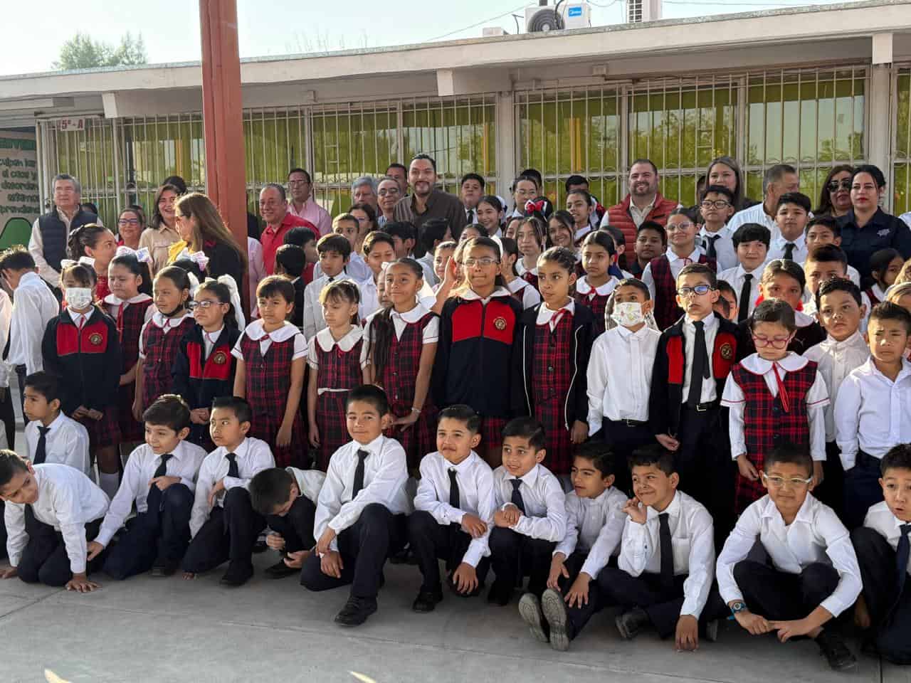 Carlos Villarreal fortalece educaci&oacute;n en Monclova con inversi&oacute;n significativa