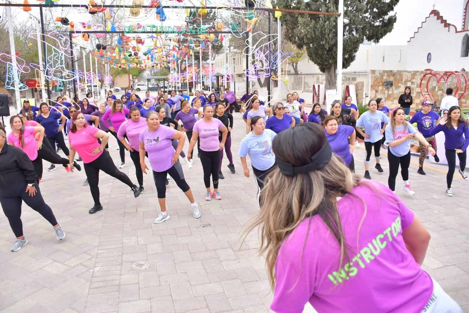 "Mujeres en Movimiento" re&uacute;ne a naverenses en el Centro Hist&oacute;rico