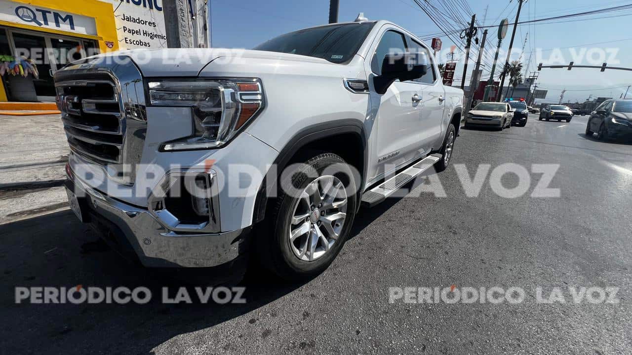 Choque en bulevar Harold R. Pape: congestionamiento en Monclova