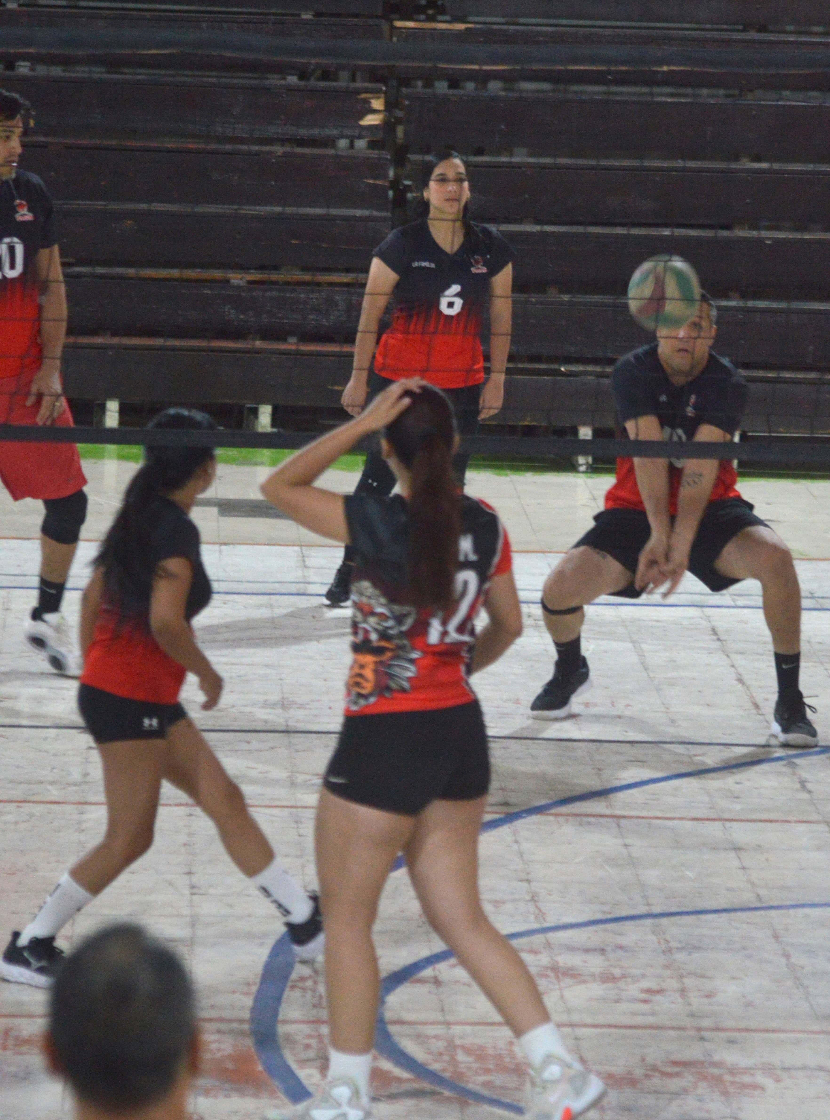 La Familia se corona campeona de la Liga de Voleibol Rangelitos en Monclova