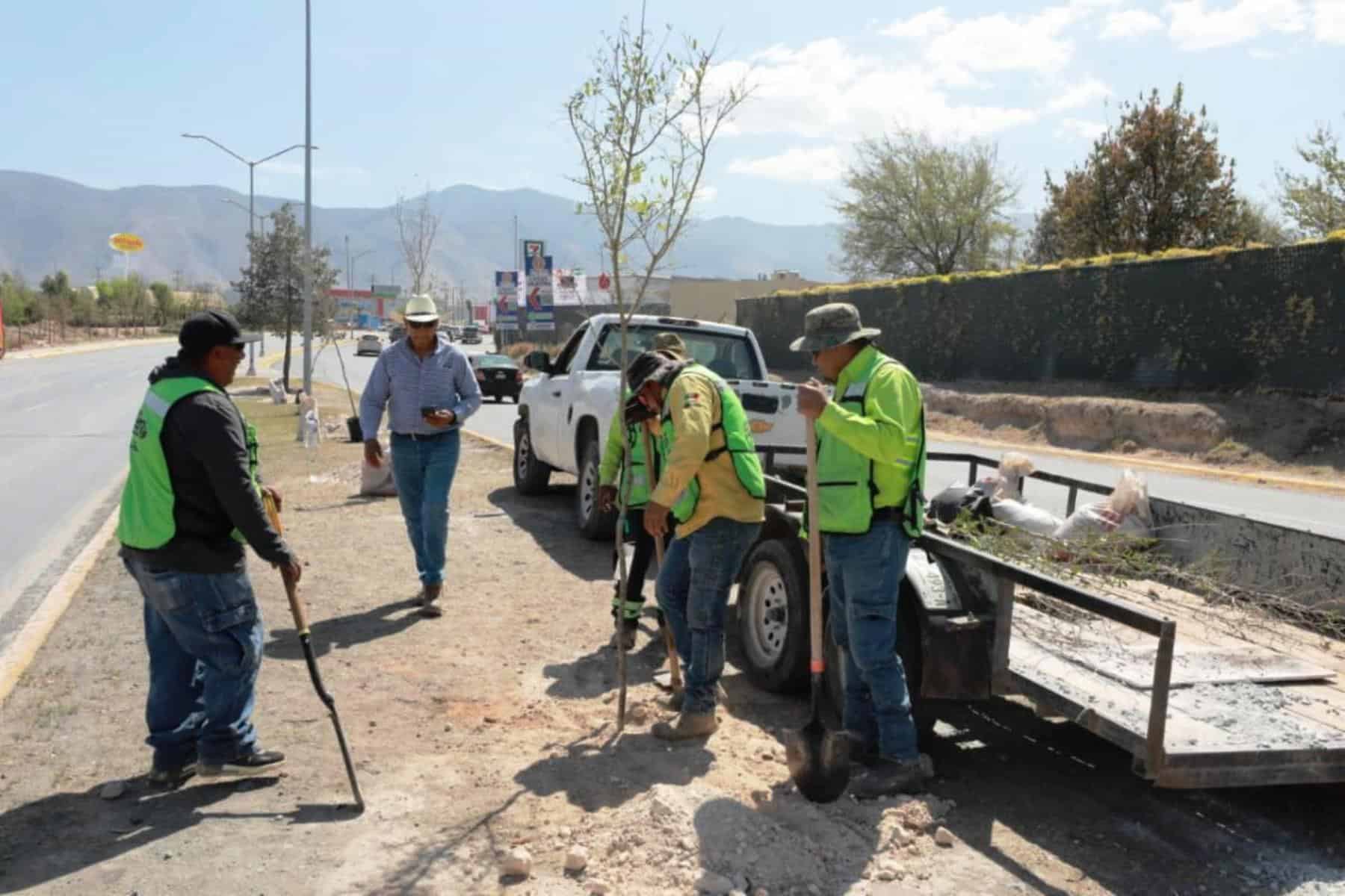 Alcalde Javier D&iacute;az Gonz&aacute;lez promueve reforestaci&oacute;n en Saltillo