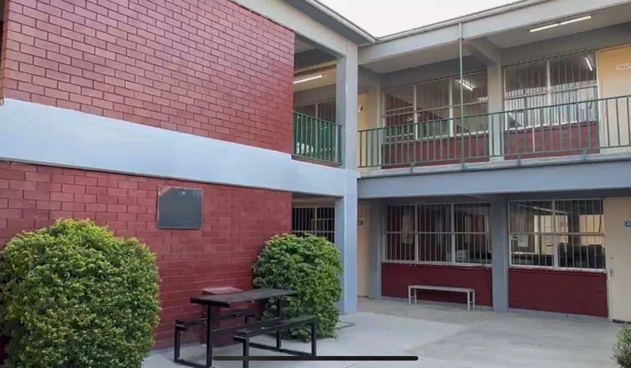 Carlos Villarreal supervisa techumbre en CECyTEC Norte: obra para estudiantes