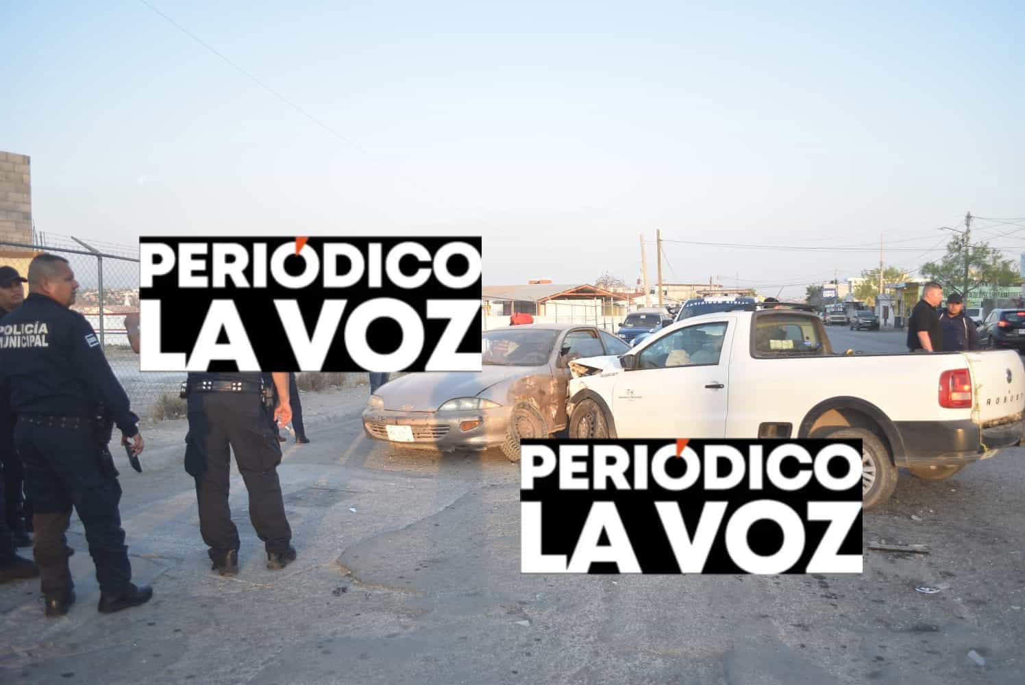 Se vuela luz en rojo y causa choque m&uacute;ltiple