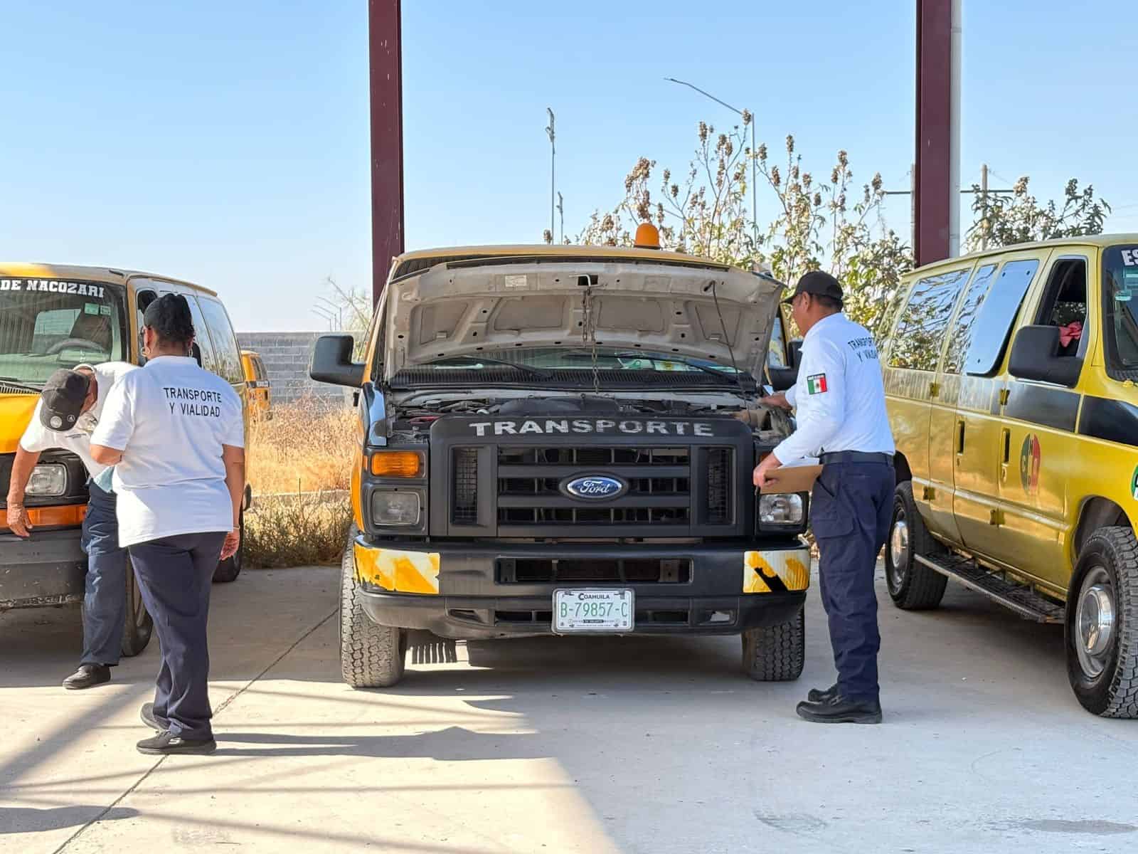 Revisi&oacute;n de transporte escolar: Jos&eacute; Ibarra supervisa veh&iacute;culos en Frontera