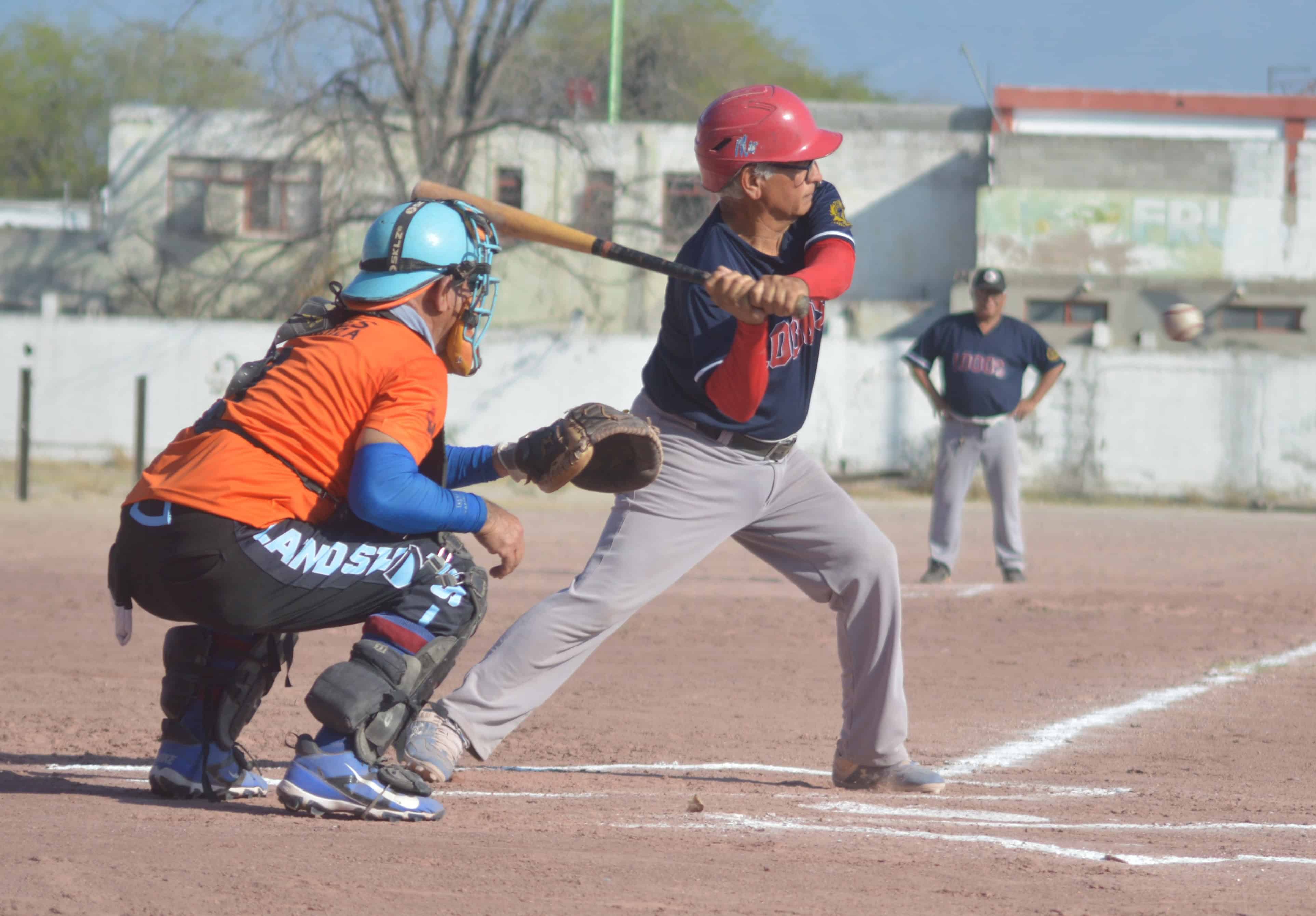 Lobos inician defensa de su corona con victoria en Monclova